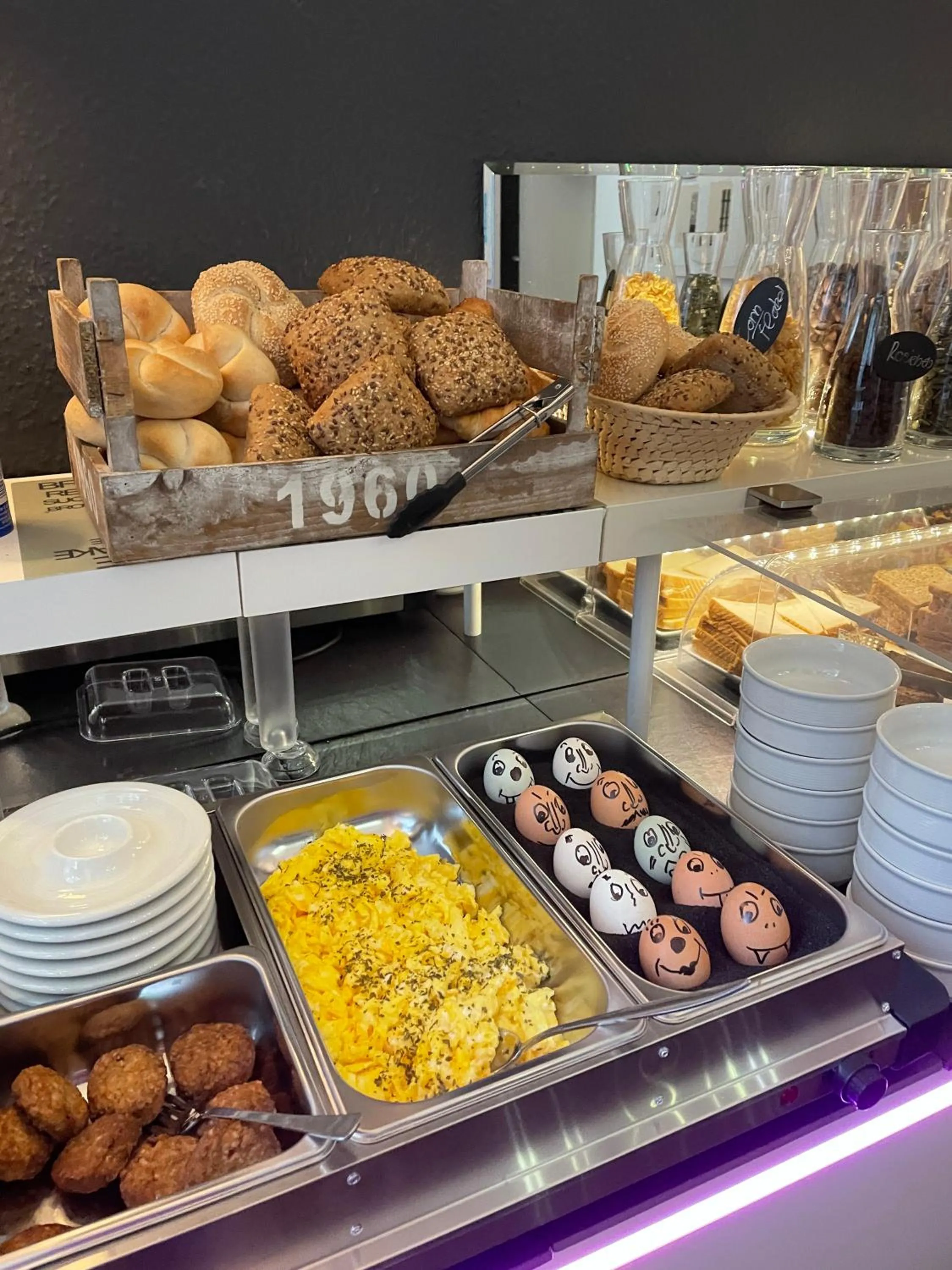 Breakfast in Hotel Am Volksgarten