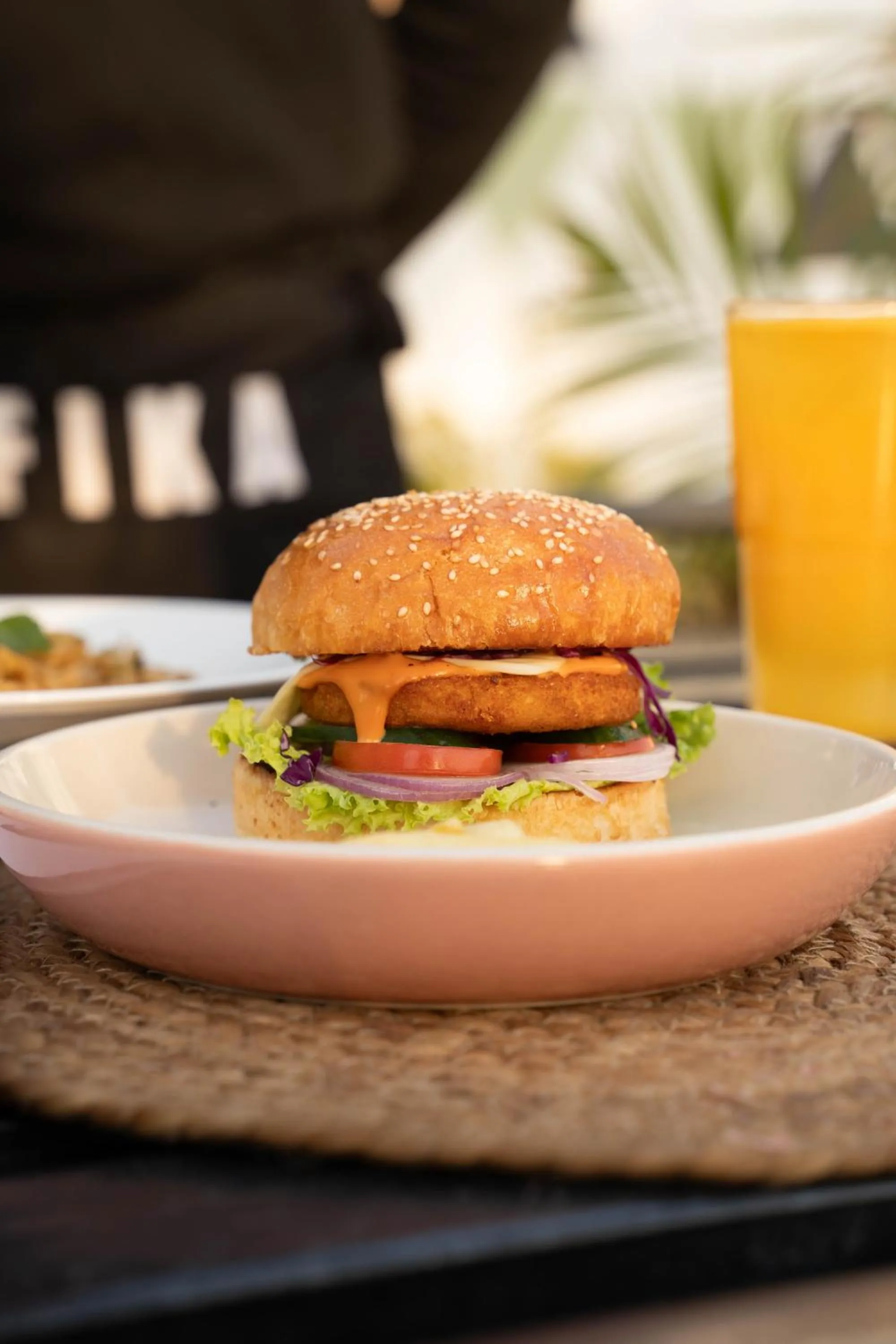 Restaurant/places to eat in Minimalist Poshtel & Suites