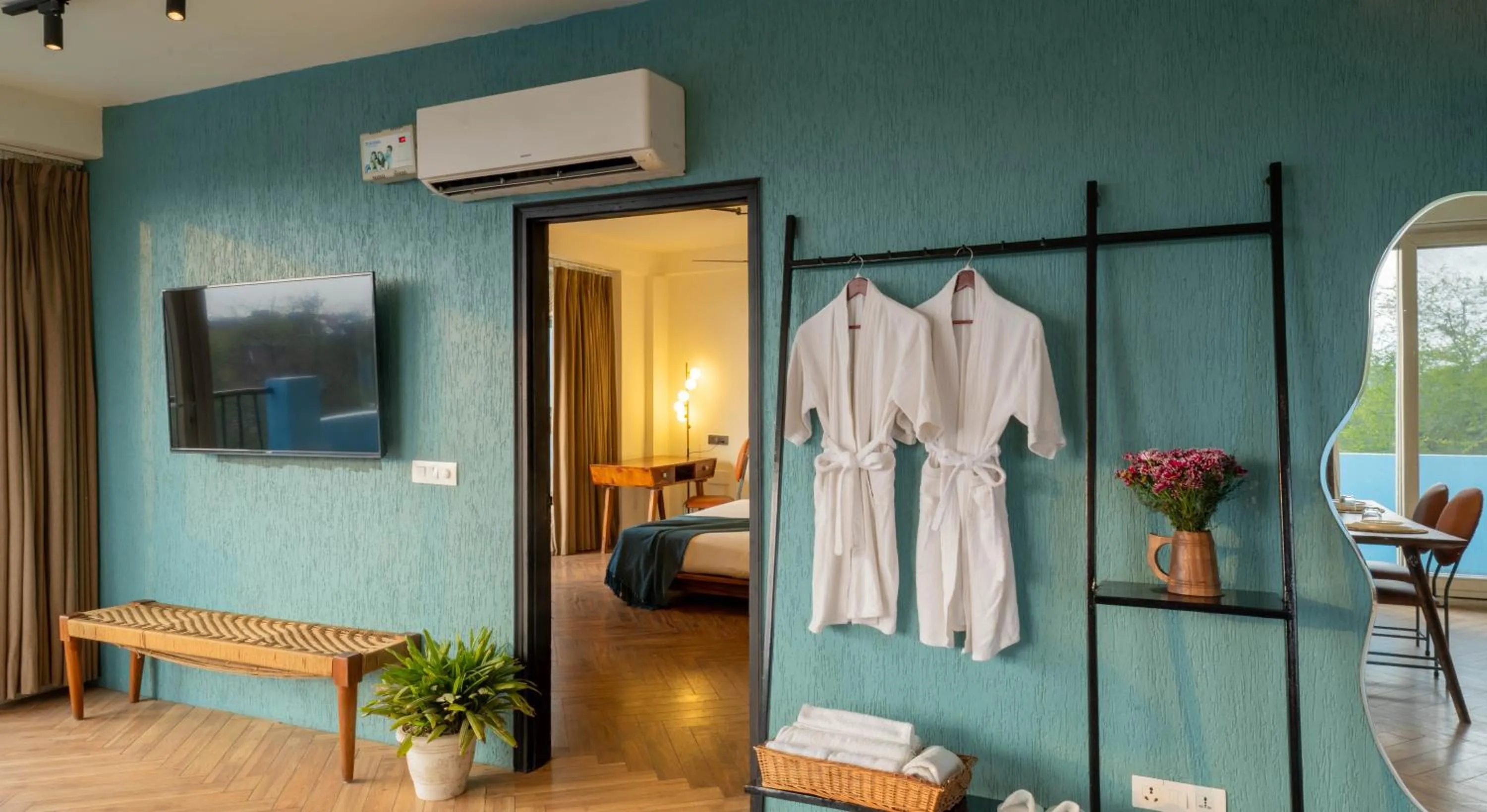 TV and multimedia, Bed in Minimalist Poshtel & Suites