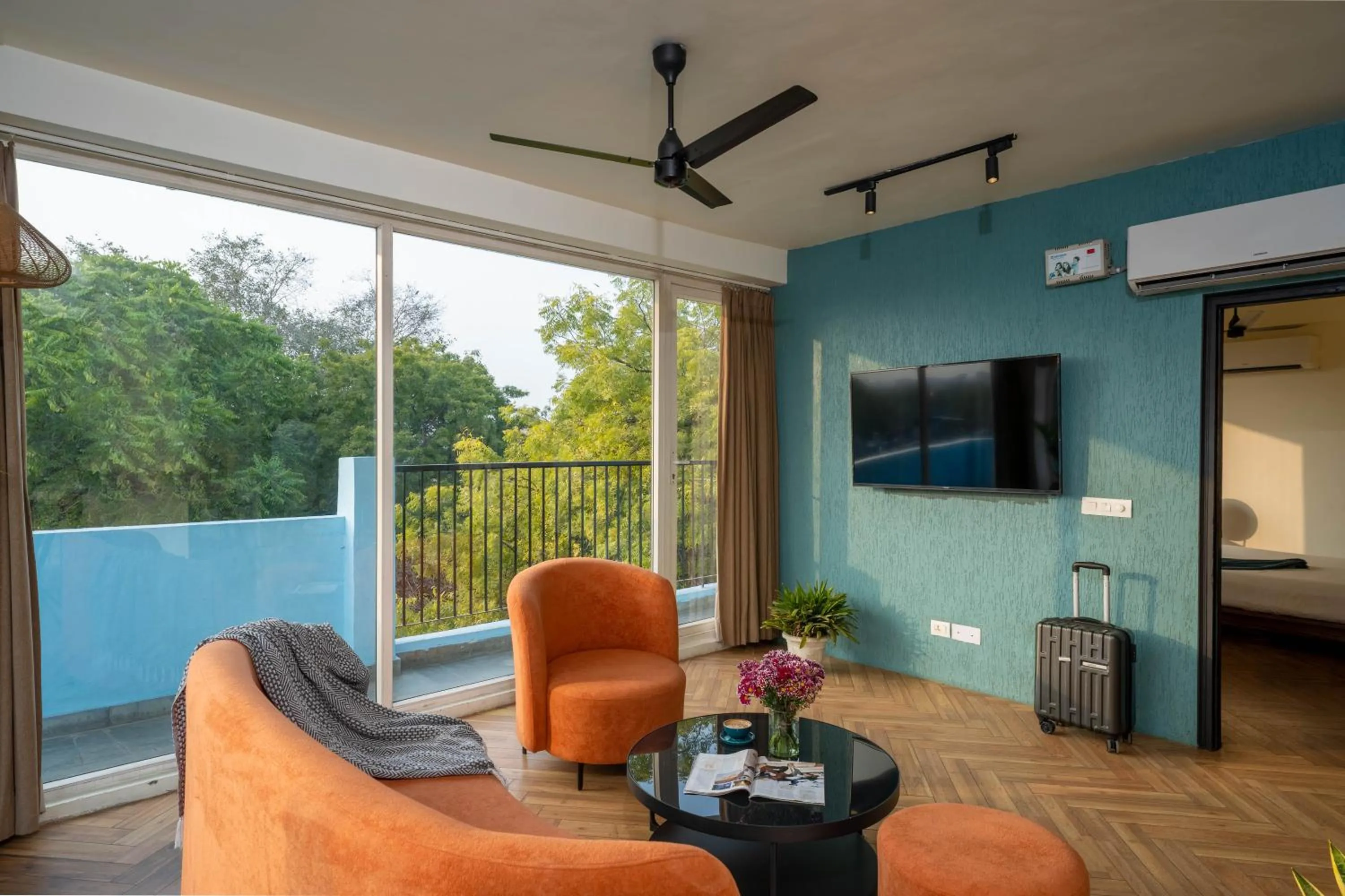 TV and multimedia in Minimalist Poshtel & Suites