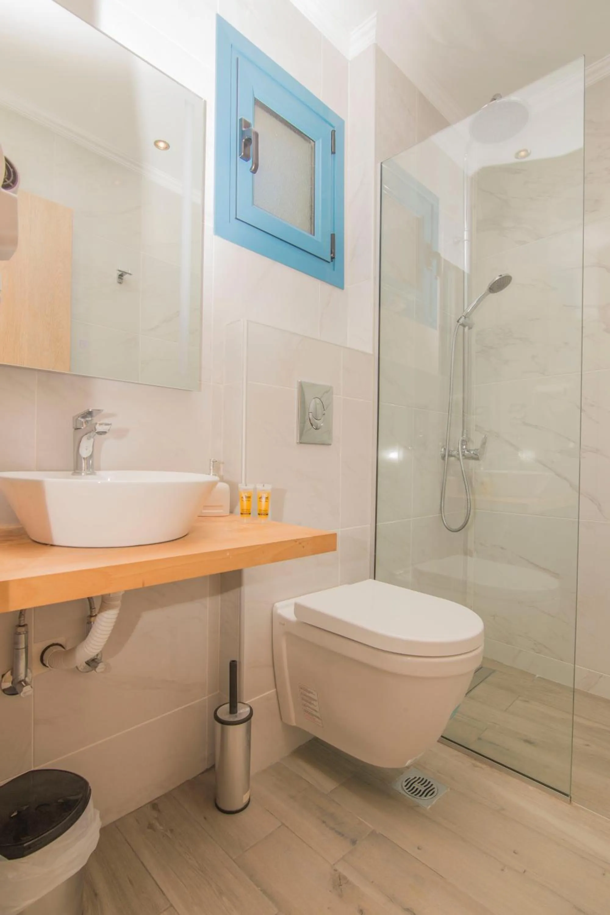 Bathroom in Akrotiri