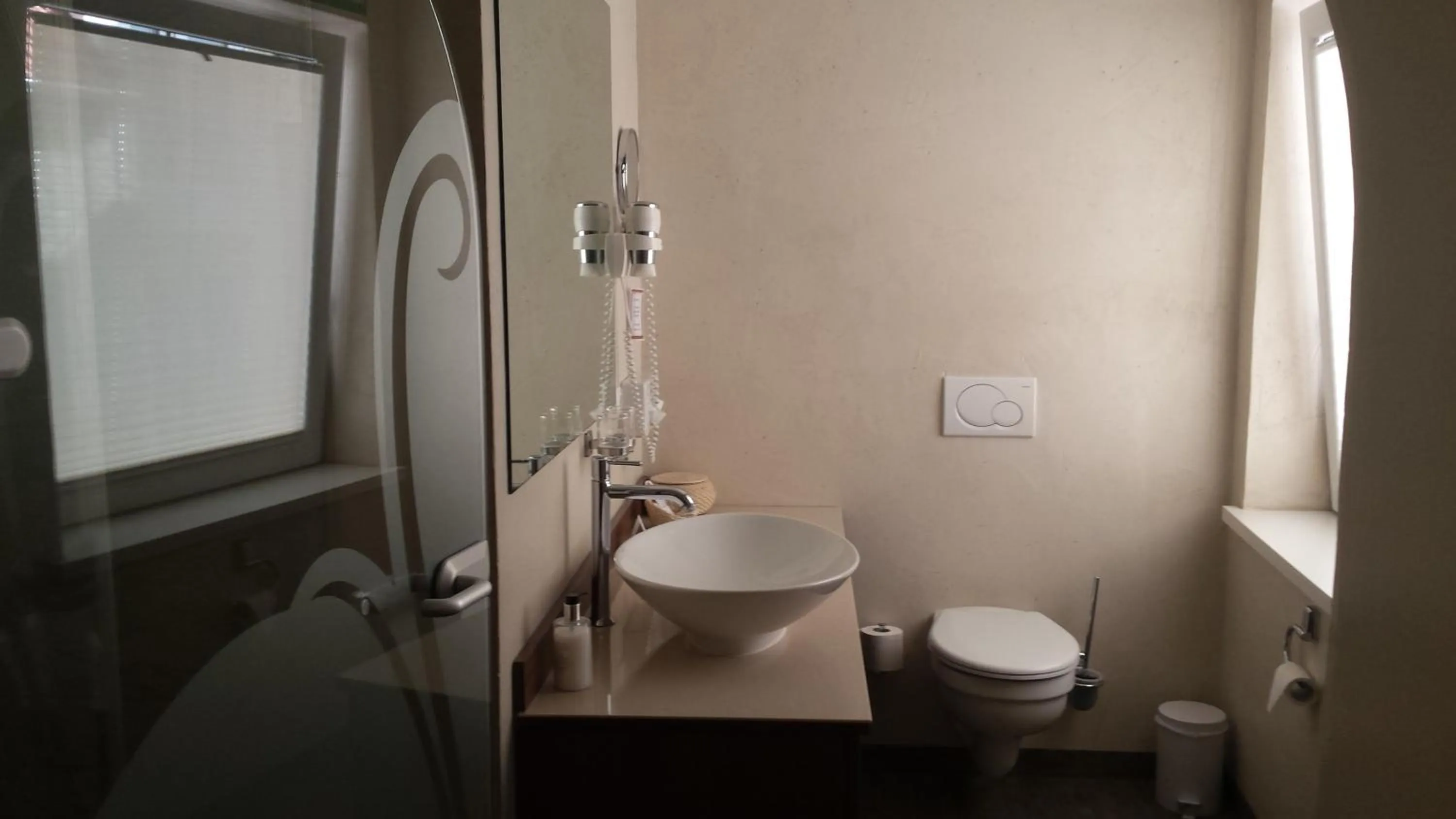 Bathroom in Hotel-Restaurant Pfälzer Hof