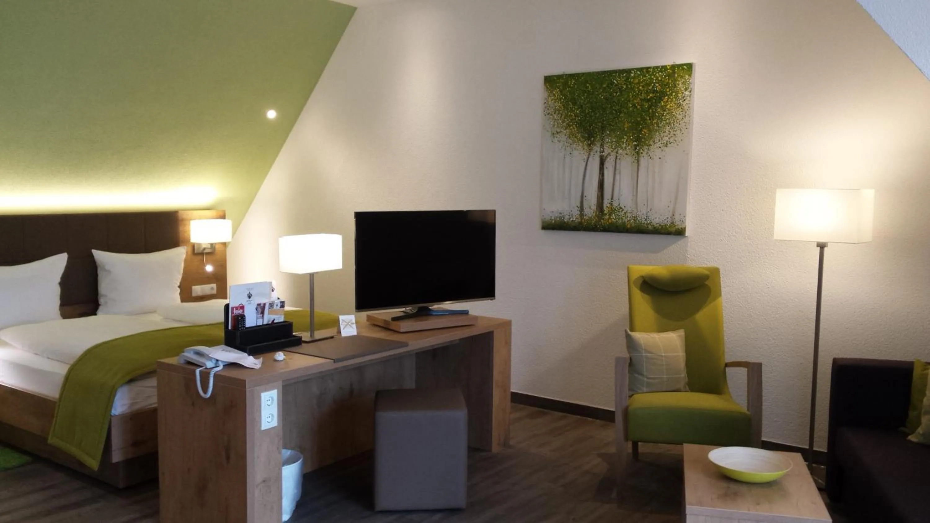 Photo of the whole room, Bed in Hotel-Restaurant Pfälzer Hof