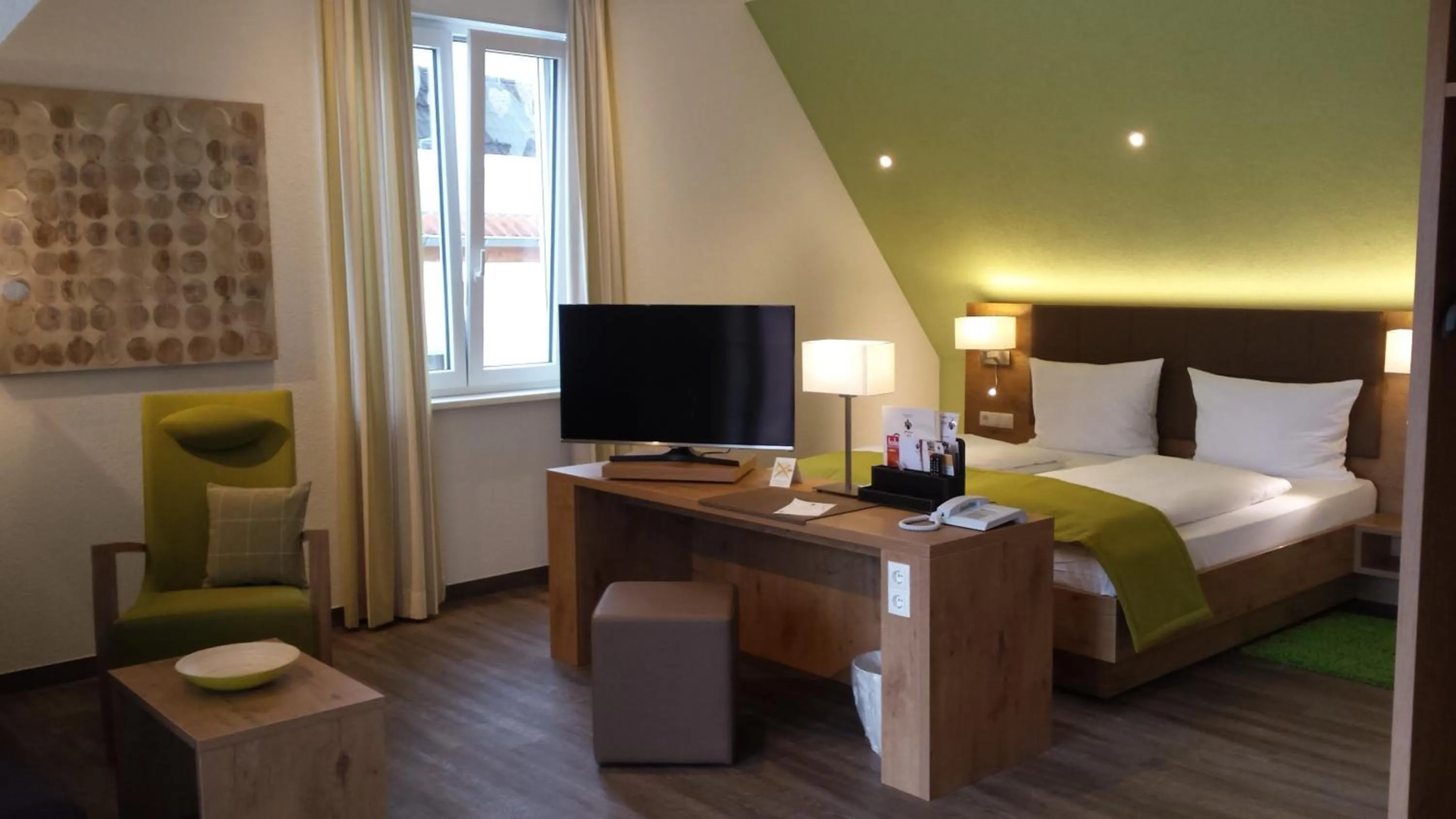 Photo of the whole room, Bed in Hotel-Restaurant Pfälzer Hof