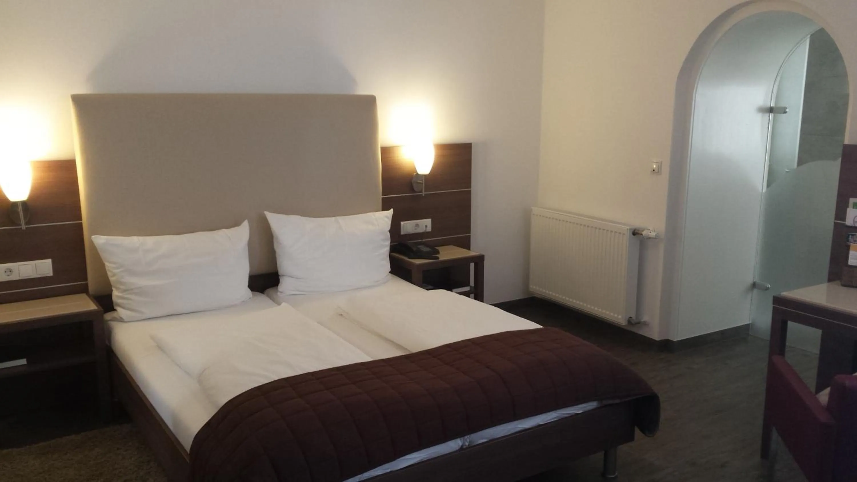 Bedroom, Bed in Hotel-Restaurant Pfälzer Hof