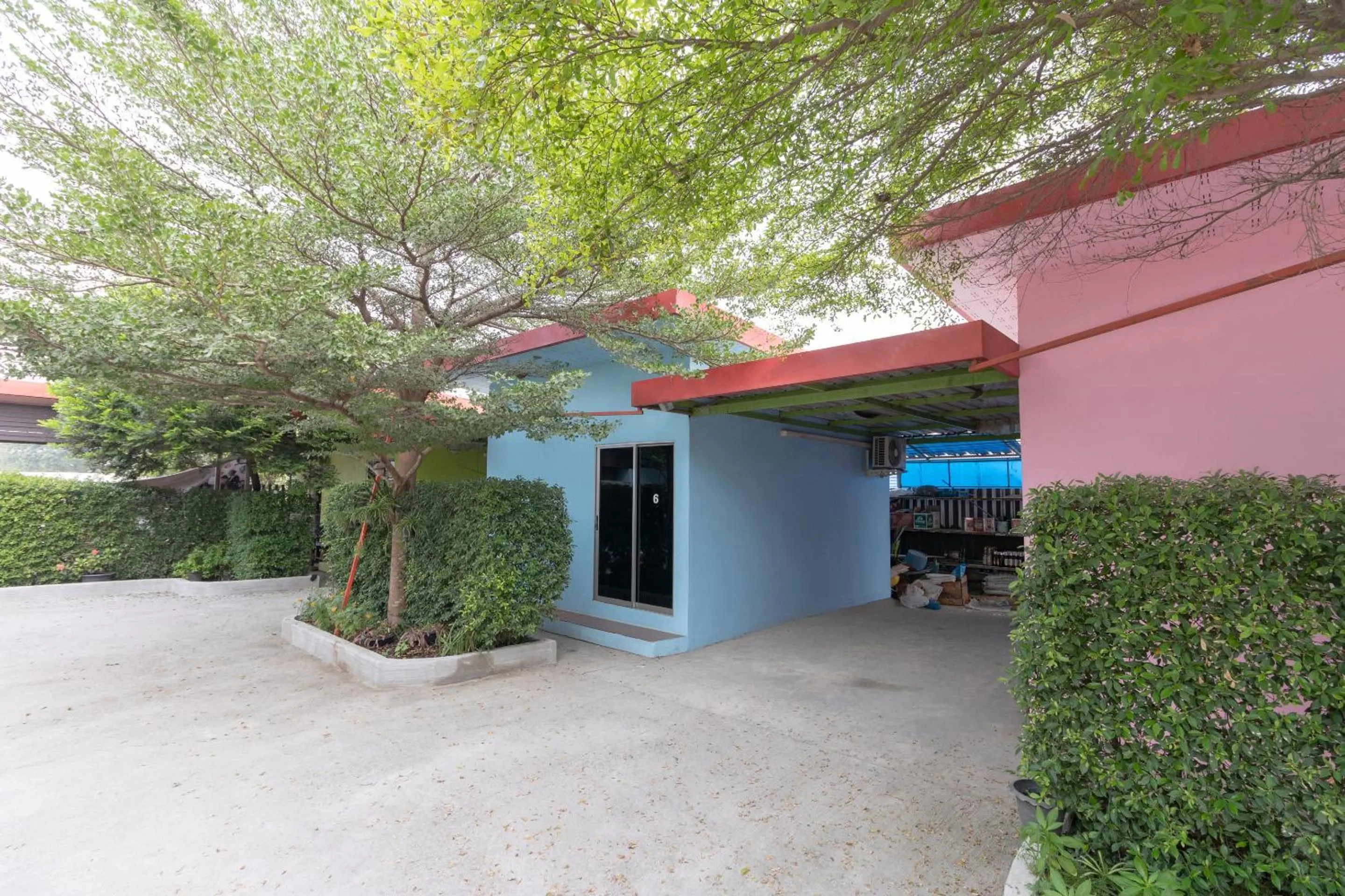 Facade/entrance in OYO 644 Pong Pai House