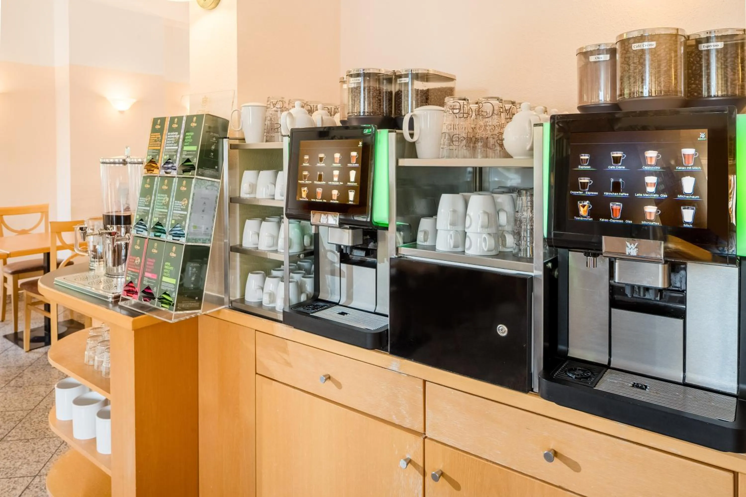 Buffet breakfast in Hotel Nummerhof