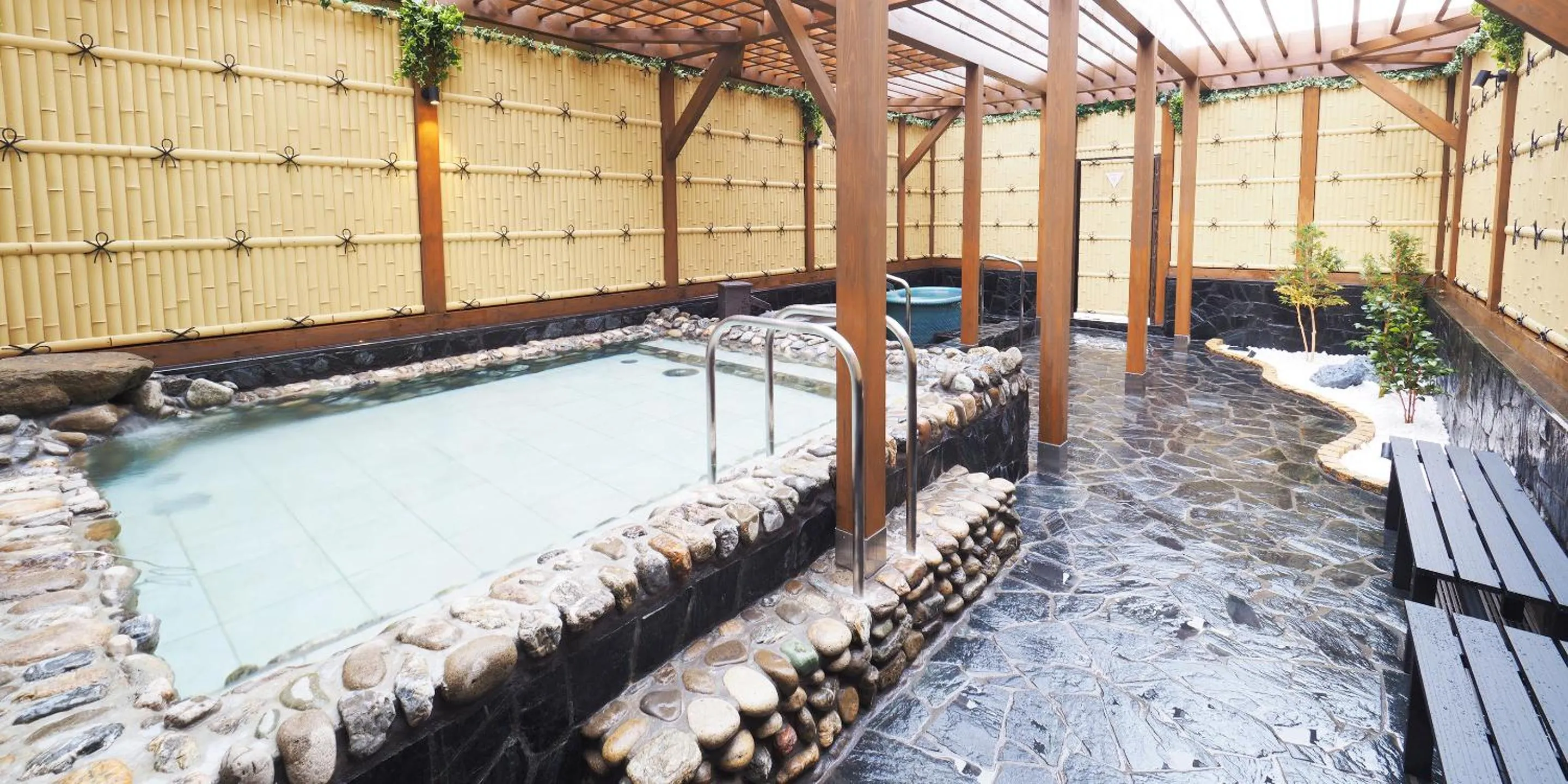 Open Air Bath in Hotel Abest Grande Takatsuki