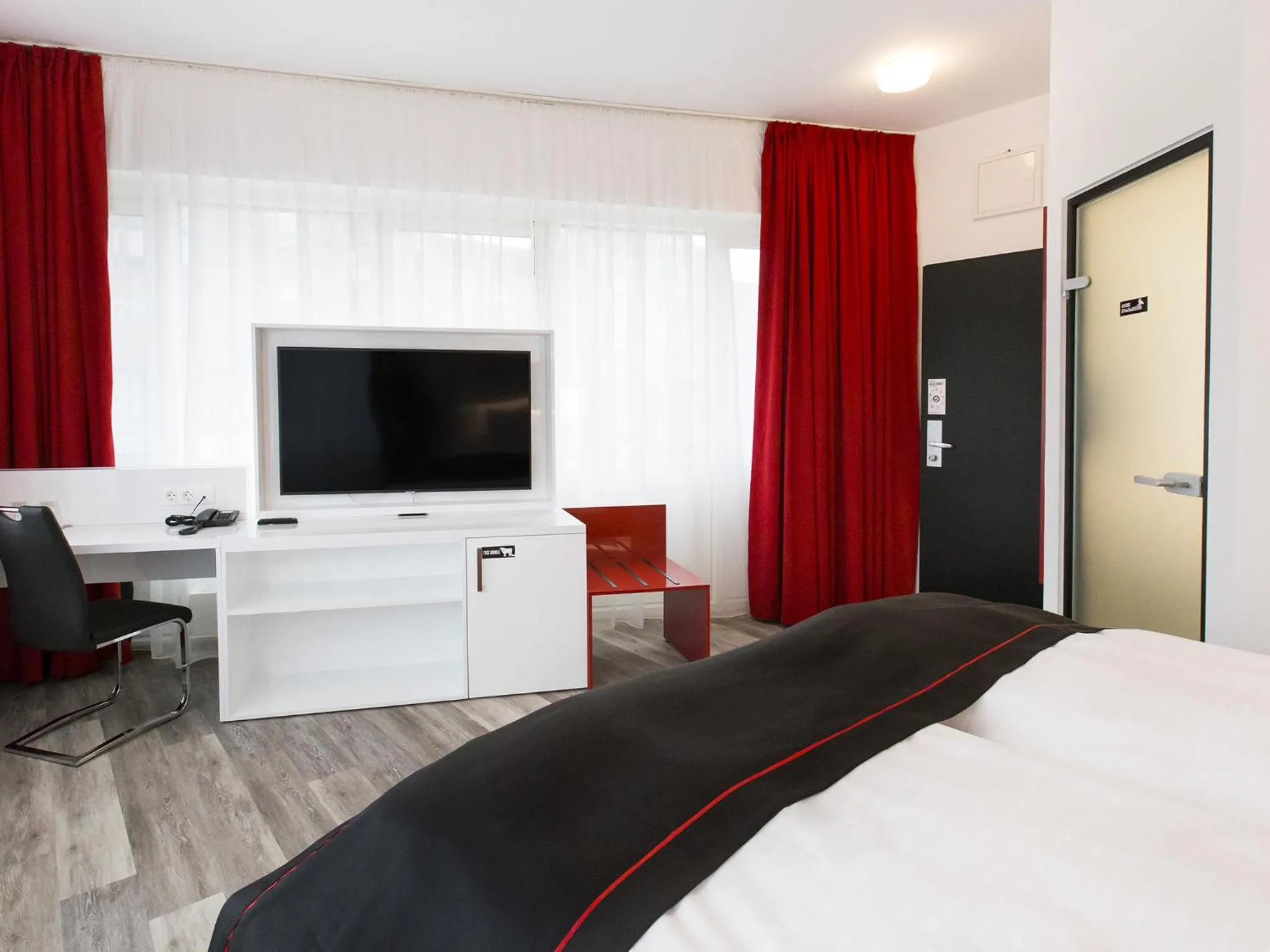 Photo of the whole room, Bed in DORMERO Hotel Hannover-Langenhagen Airport