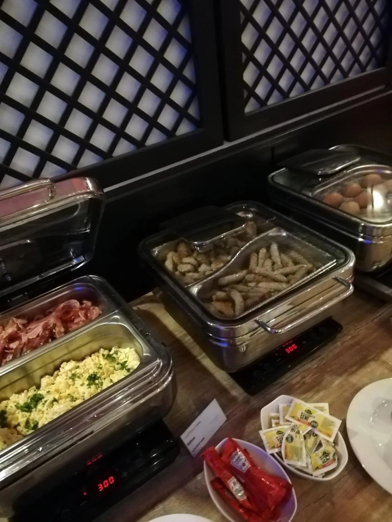 Breakfast in DORMERO Hotel Hannover-Langenhagen Airport