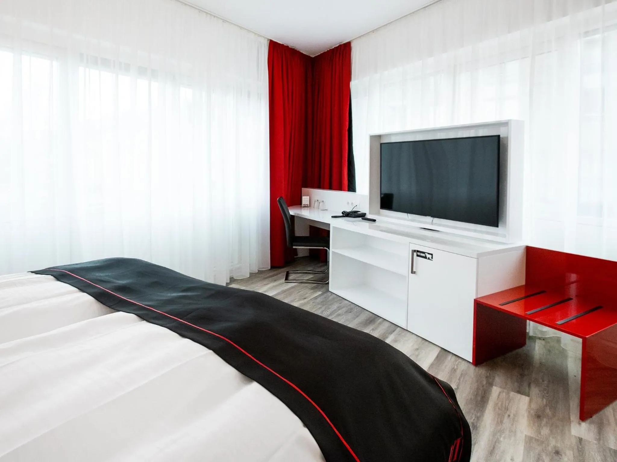 Photo of the whole room, Bed in DORMERO Hotel Hannover-Langenhagen Airport