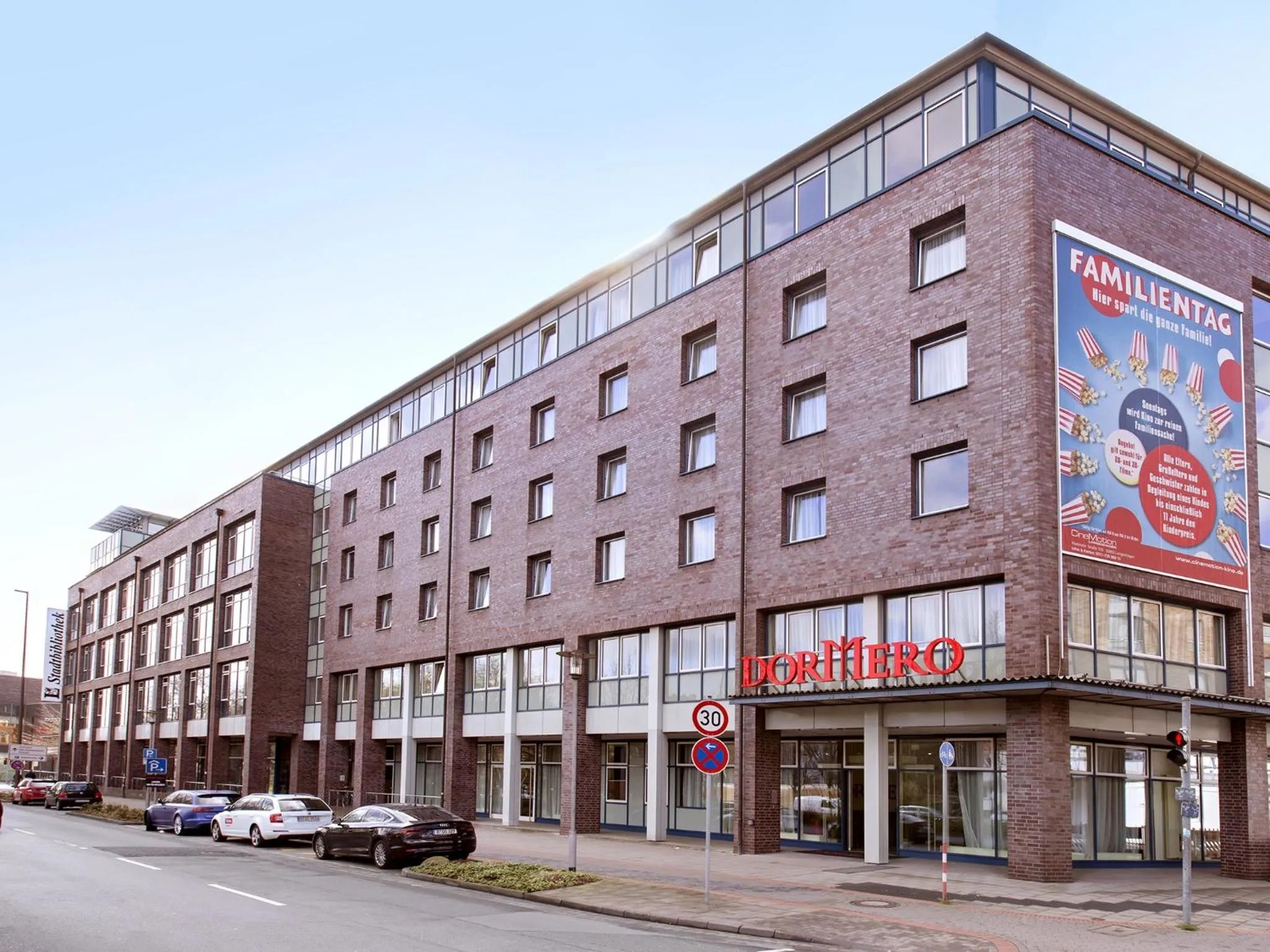 Property building in DORMERO Hotel Hannover-Langenhagen Airport