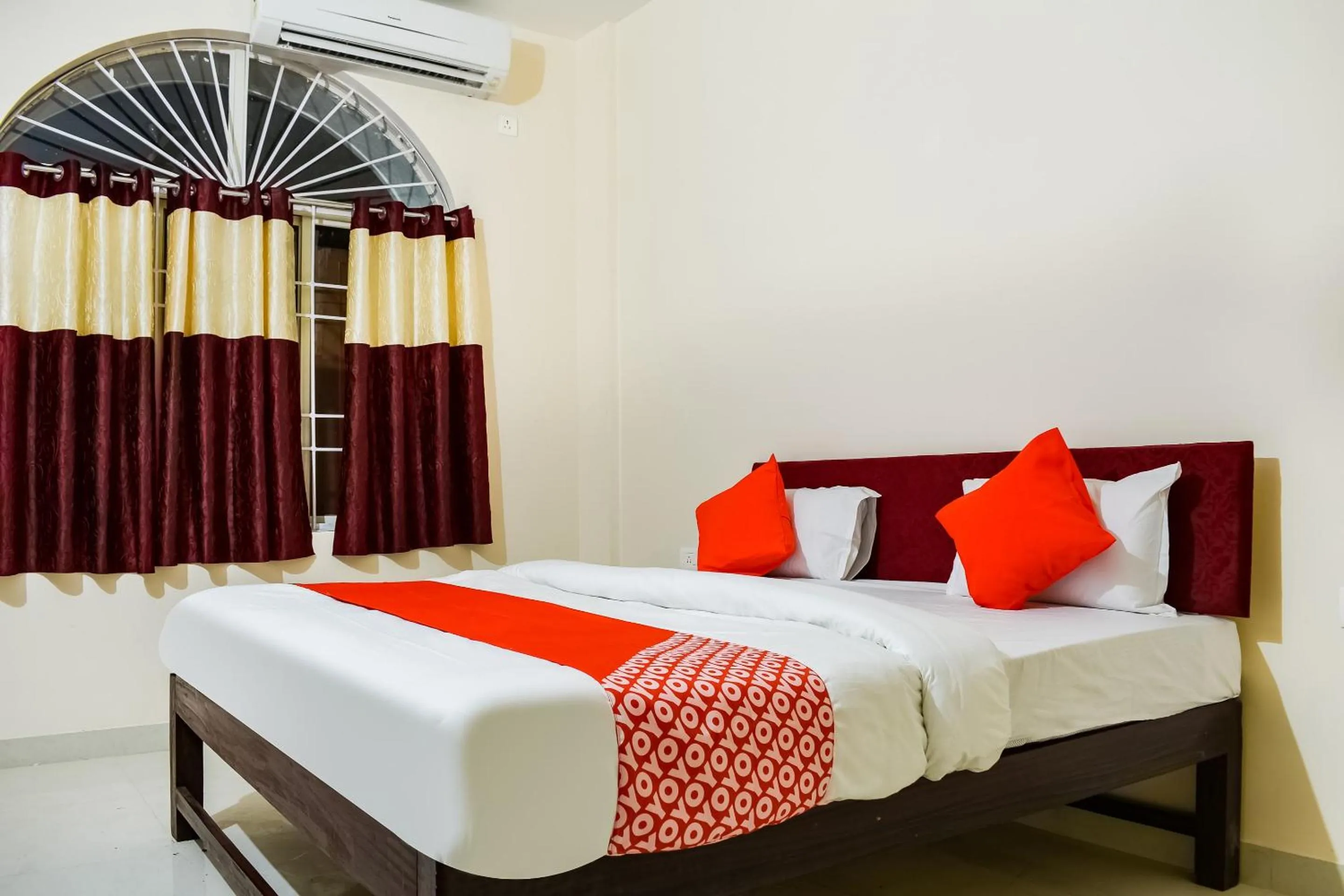 Bedroom, Bed in Super Hotel O Shiv Sai Palace