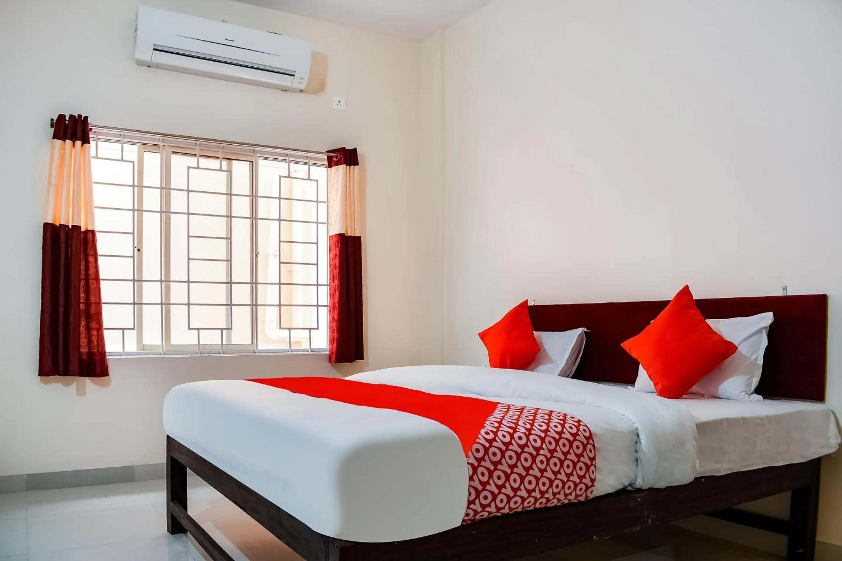 Bedroom, Bed in Super Hotel O Shiv Sai Palace