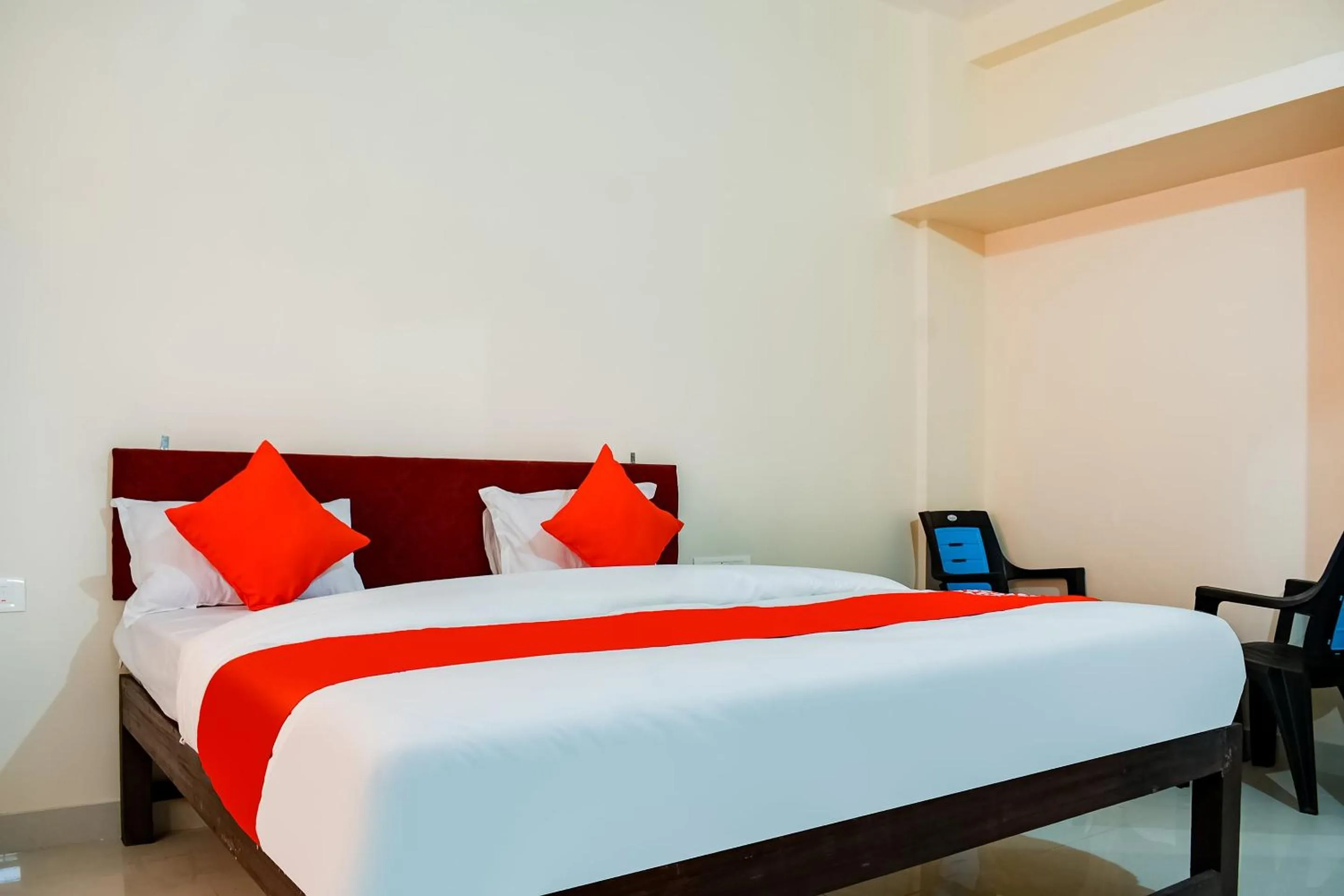 Bedroom, Bed in Super Hotel O Shiv Sai Palace