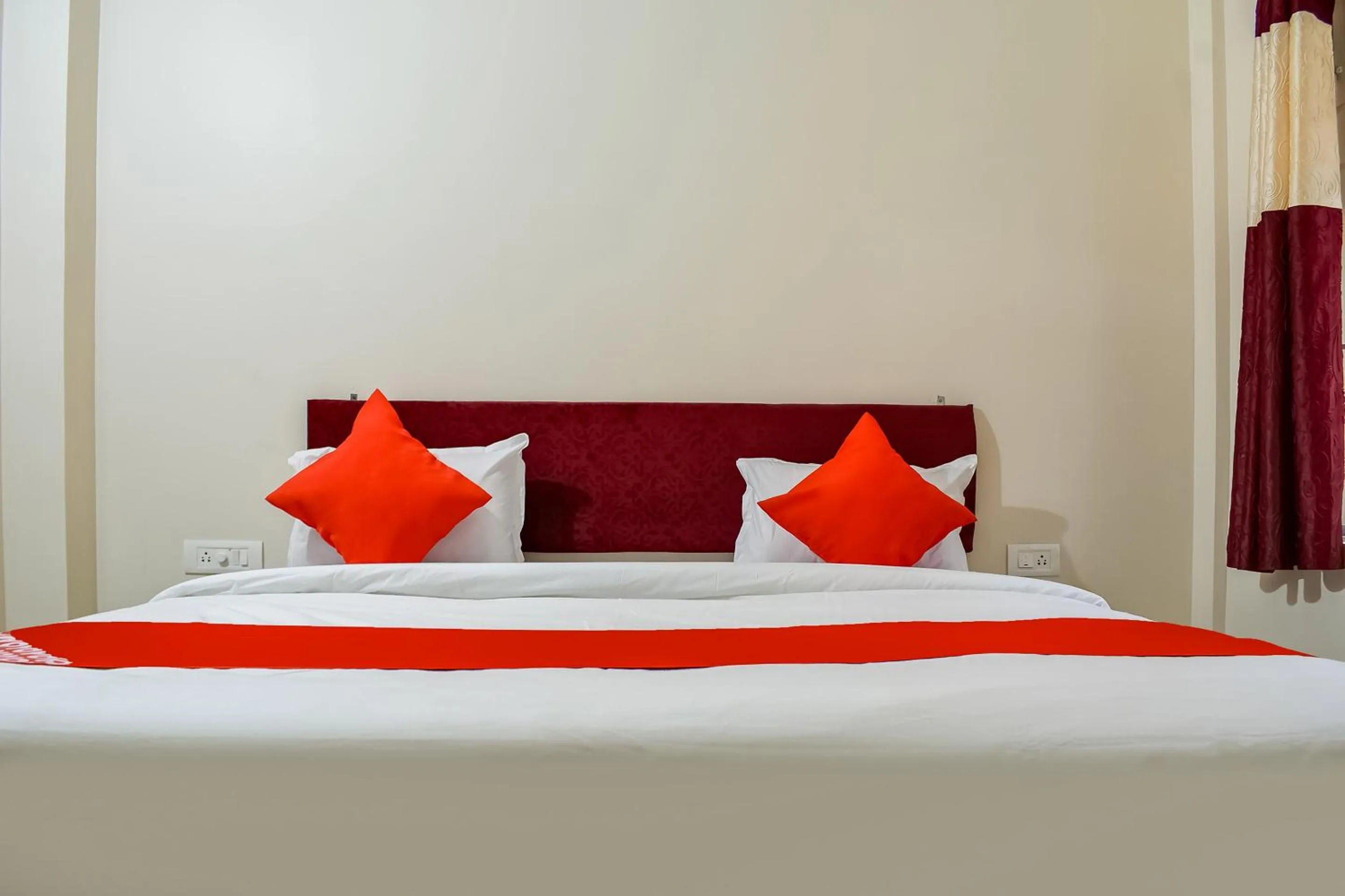 Bedroom, Bed in Super Hotel O Shiv Sai Palace