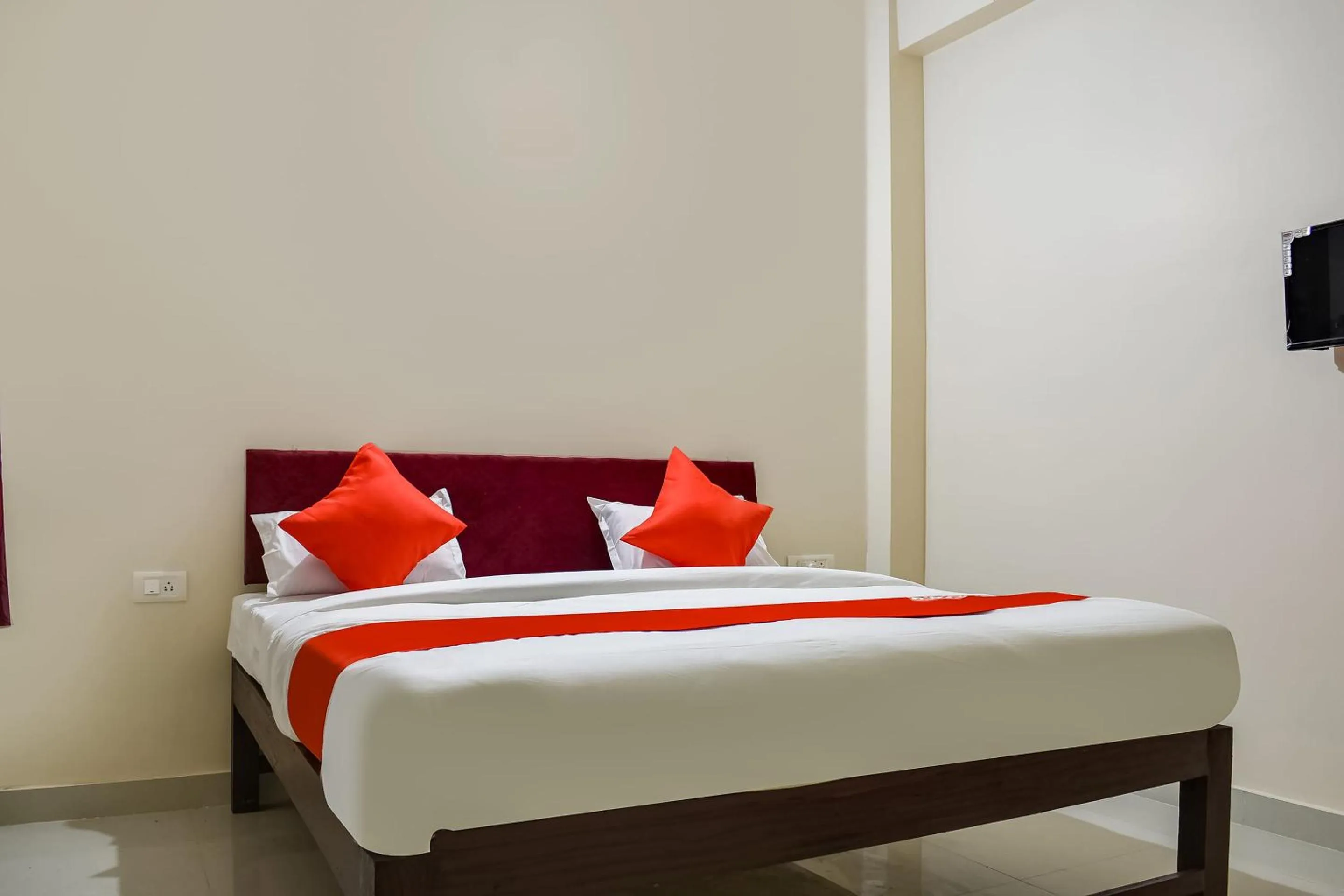 Bedroom, Bed in Super Hotel O Shiv Sai Palace