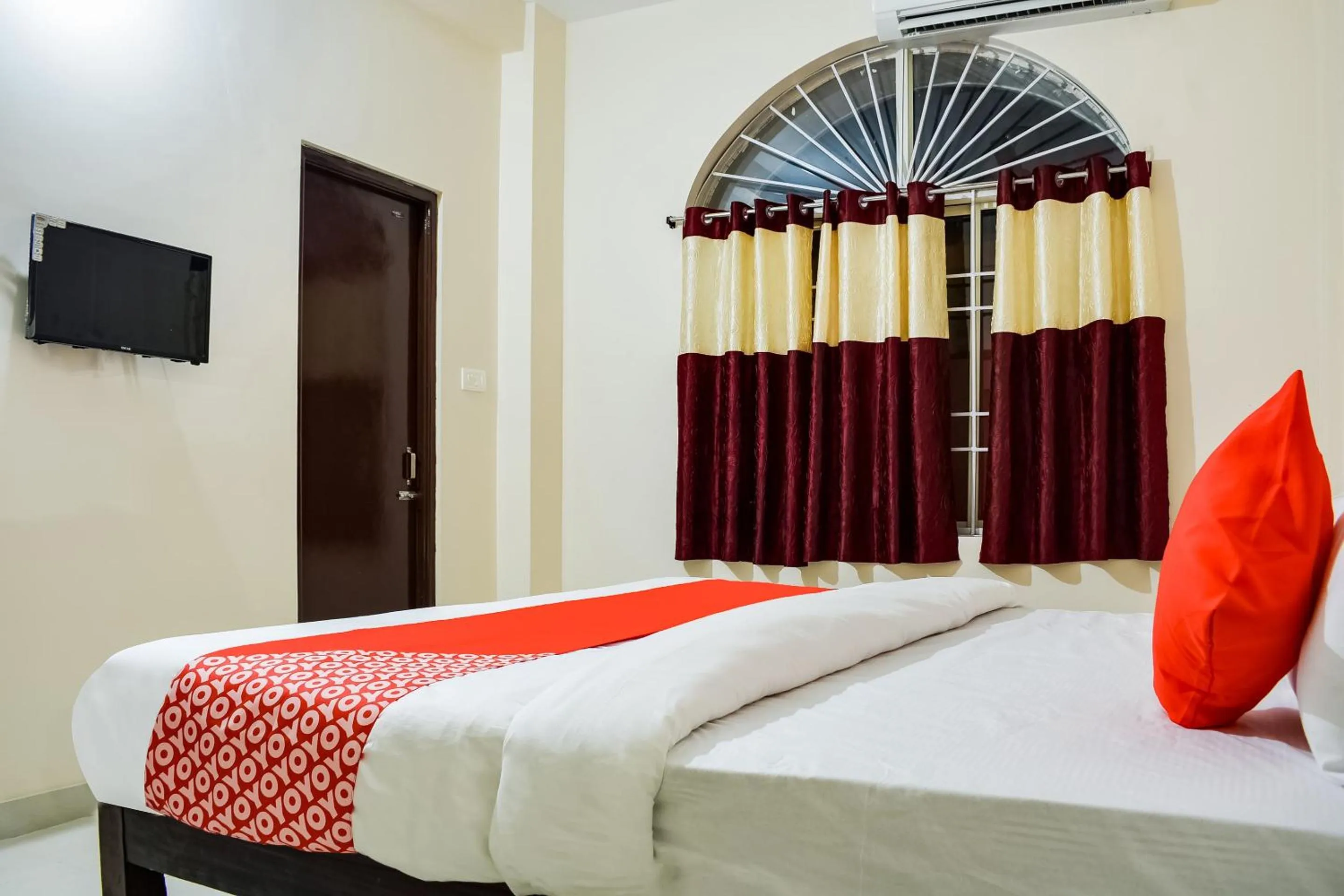 Bedroom, Bed in Super Hotel O Shiv Sai Palace