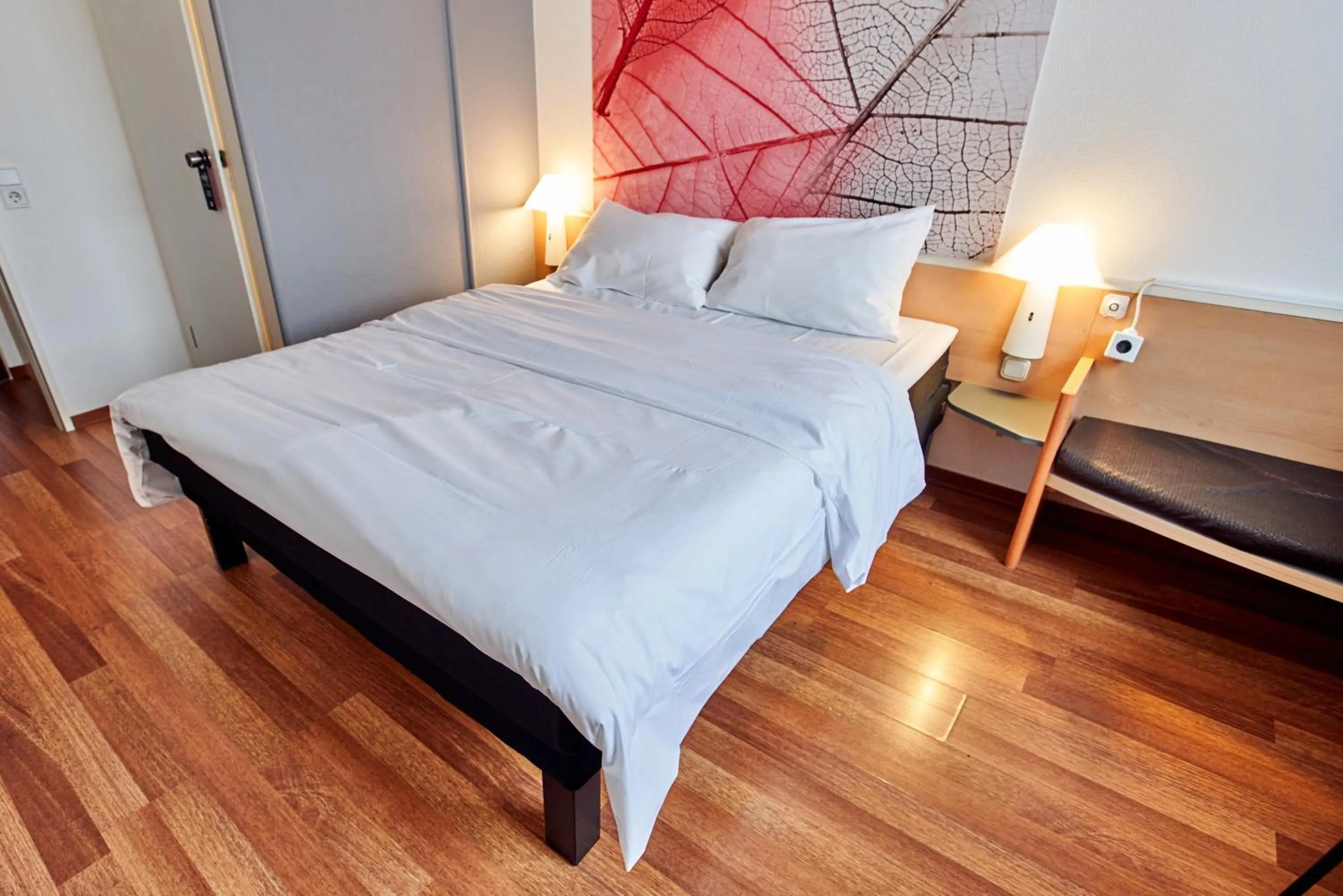 Photo of the whole room, Bed in ibis Koblenz City