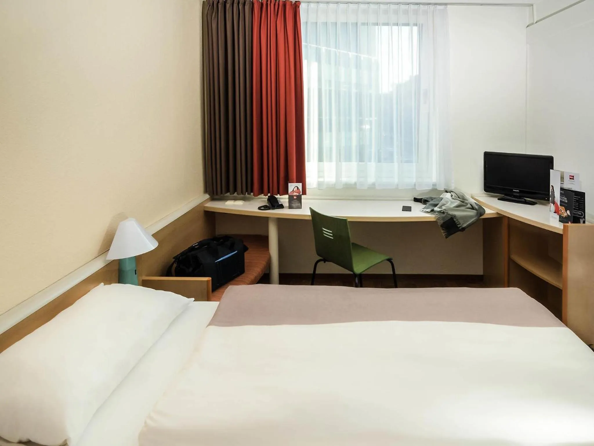 Bedroom, Bed in ibis Koblenz City