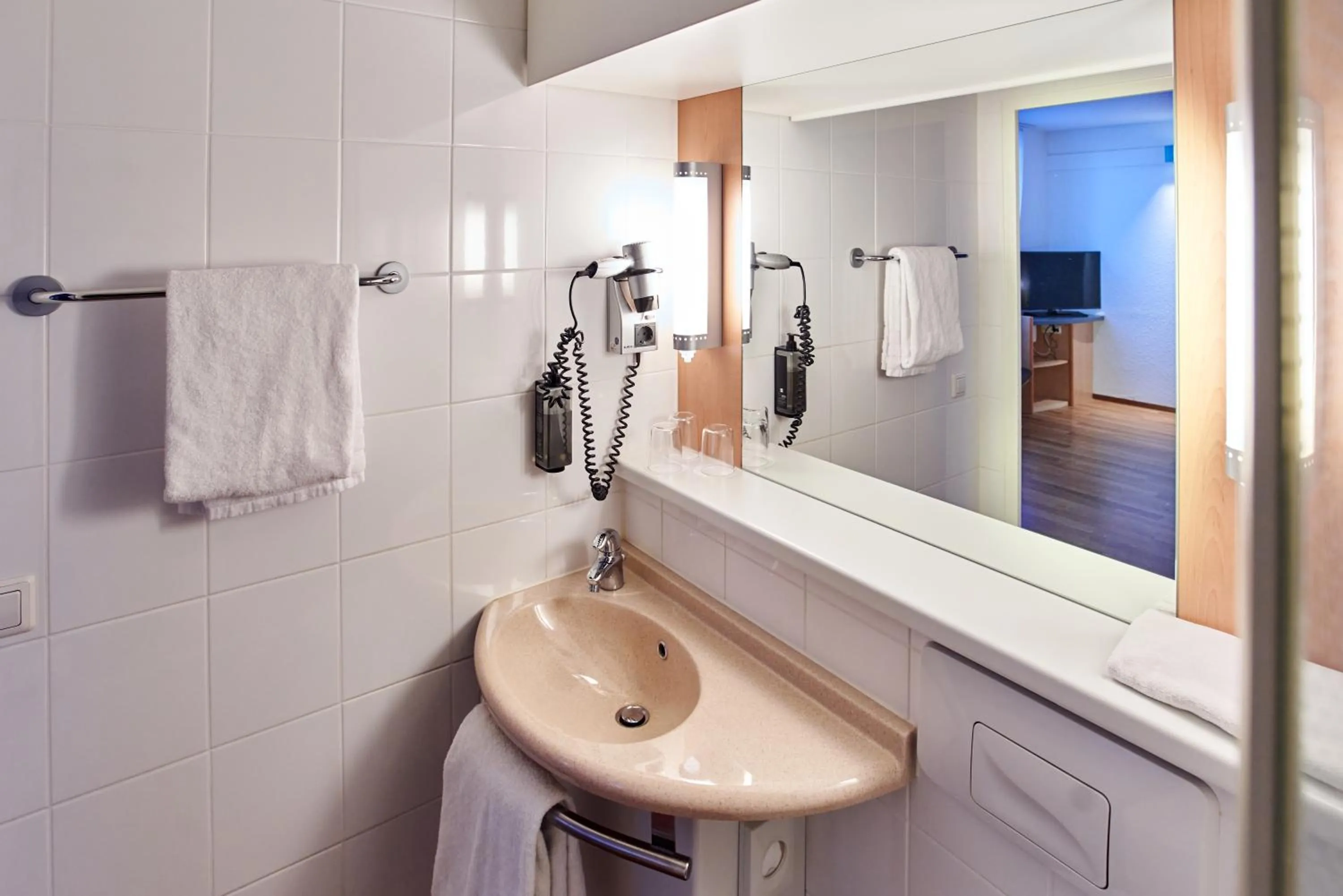 Bathroom in ibis Koblenz City