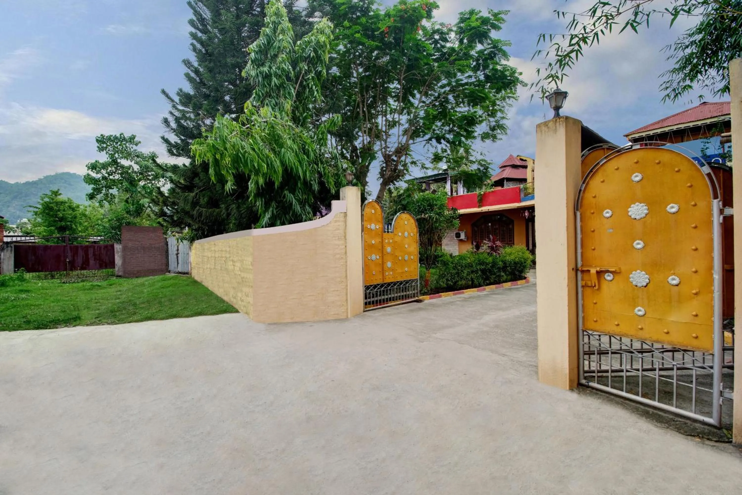 Facade/entrance in Super Hotel O Gorchuk Guwahati