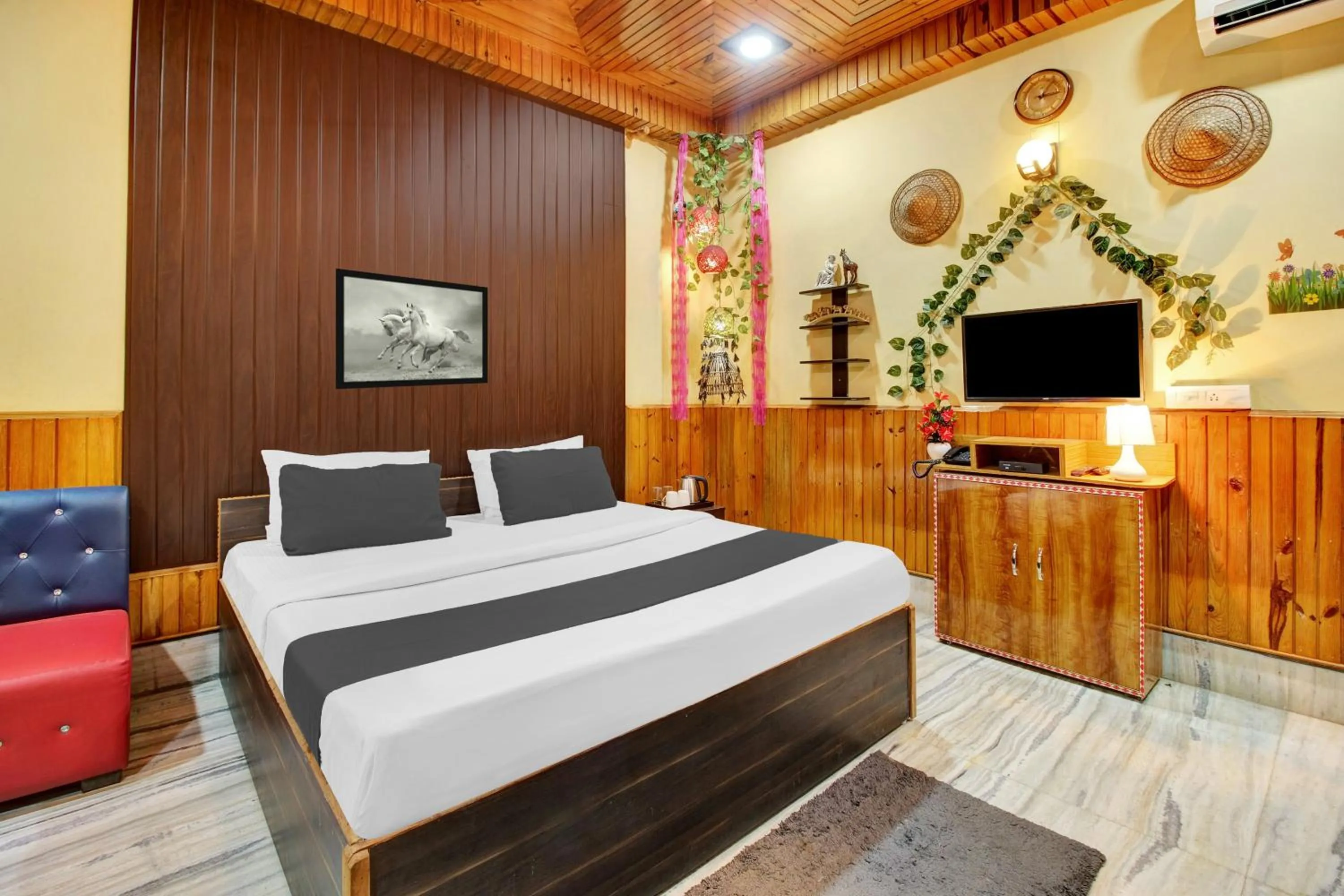 Bedroom, Bed in Super Hotel O Gorchuk Guwahati