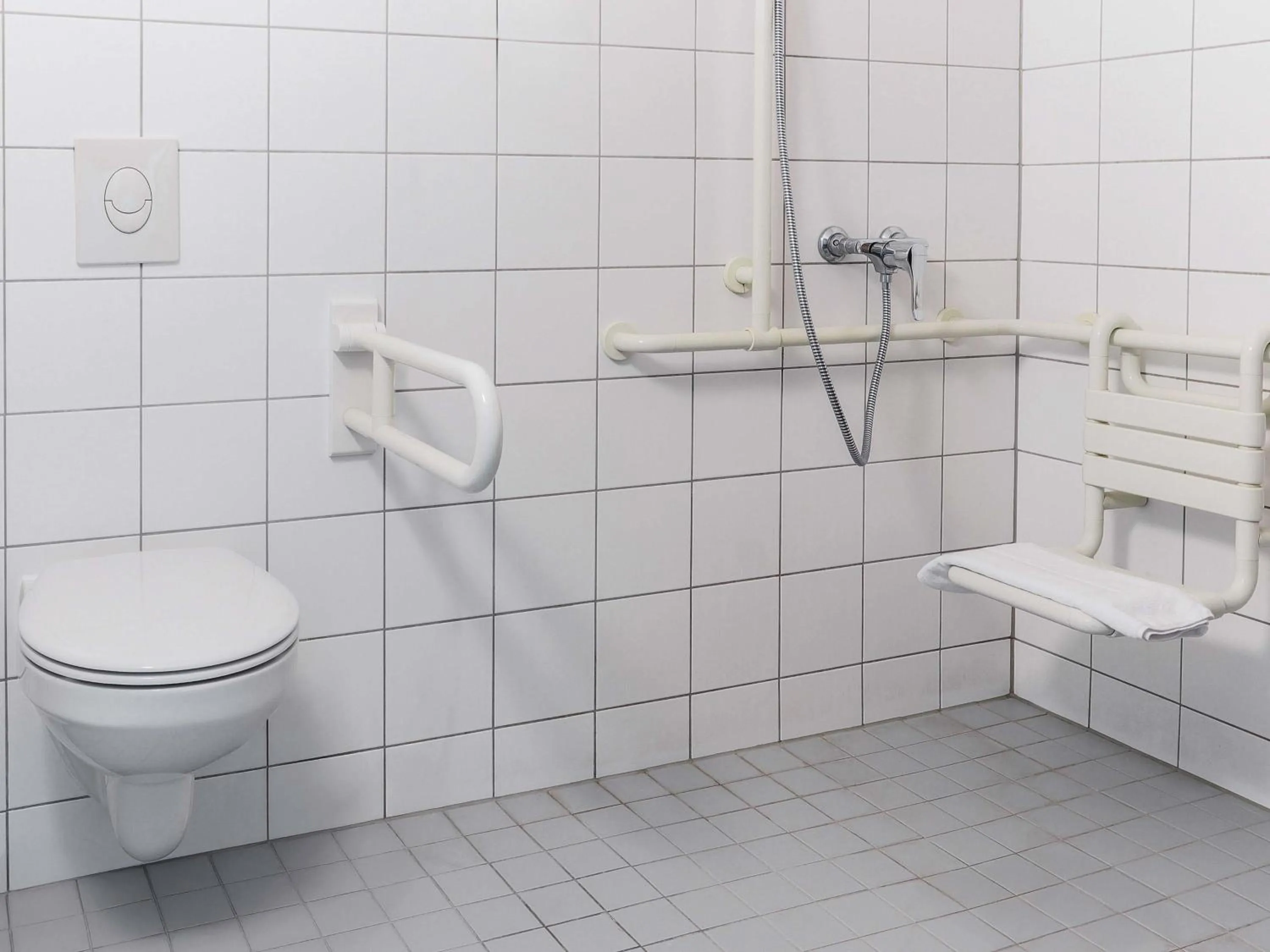 Bathroom in B&B Hotel Mannheim-Friedrichsfeld