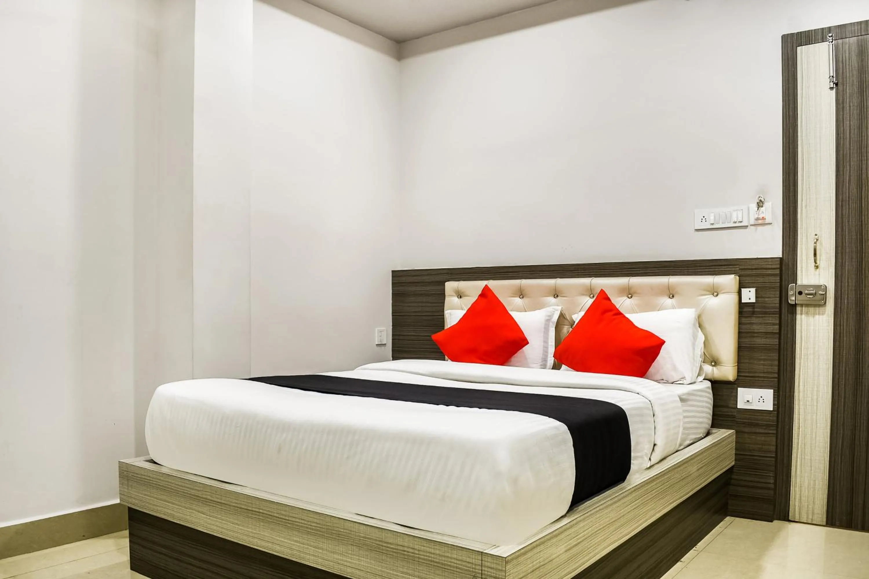 Bedroom, Bed in Capital O Jai Adisson