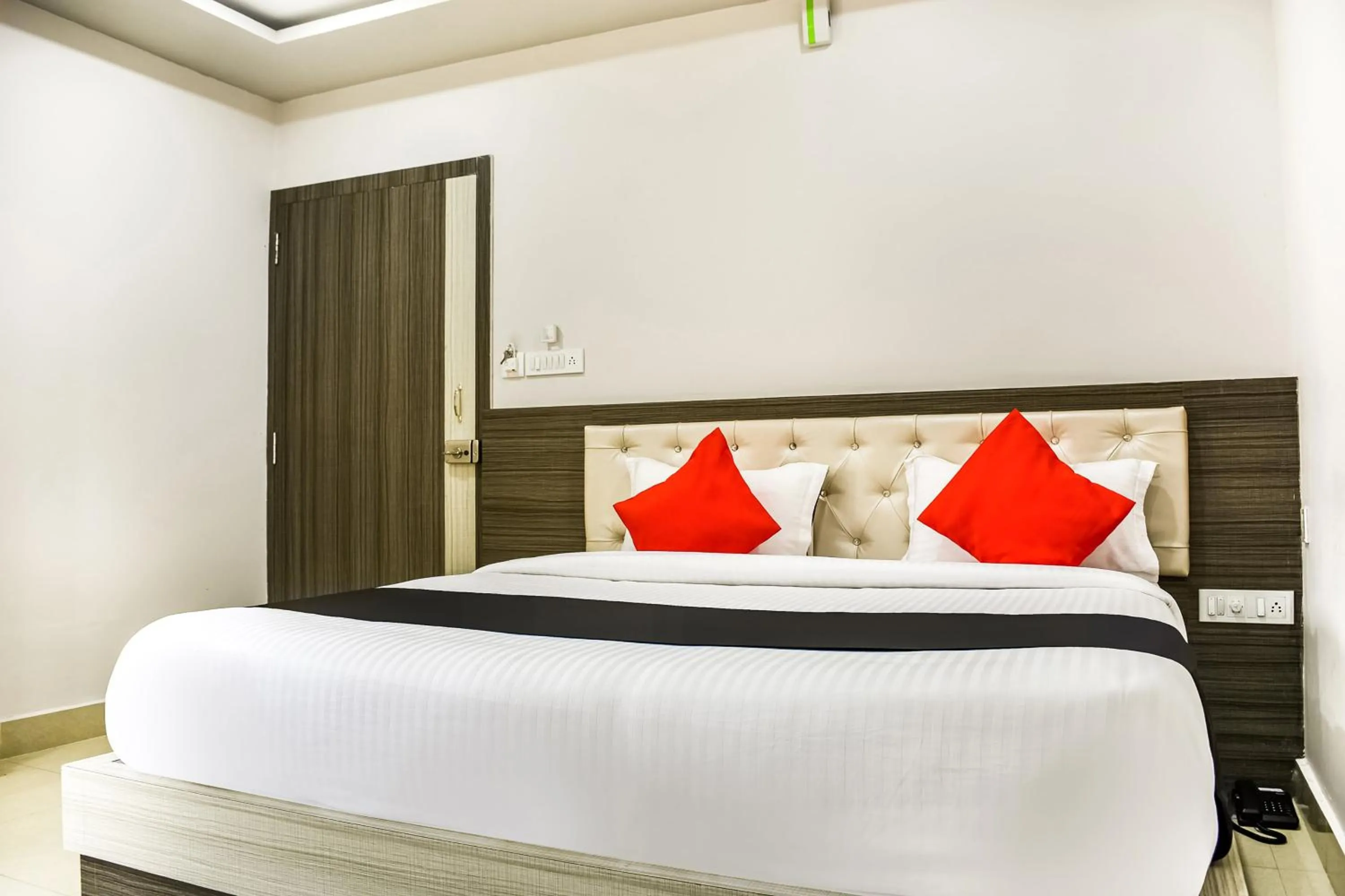 Bedroom, Bed in Capital O Jai Adisson