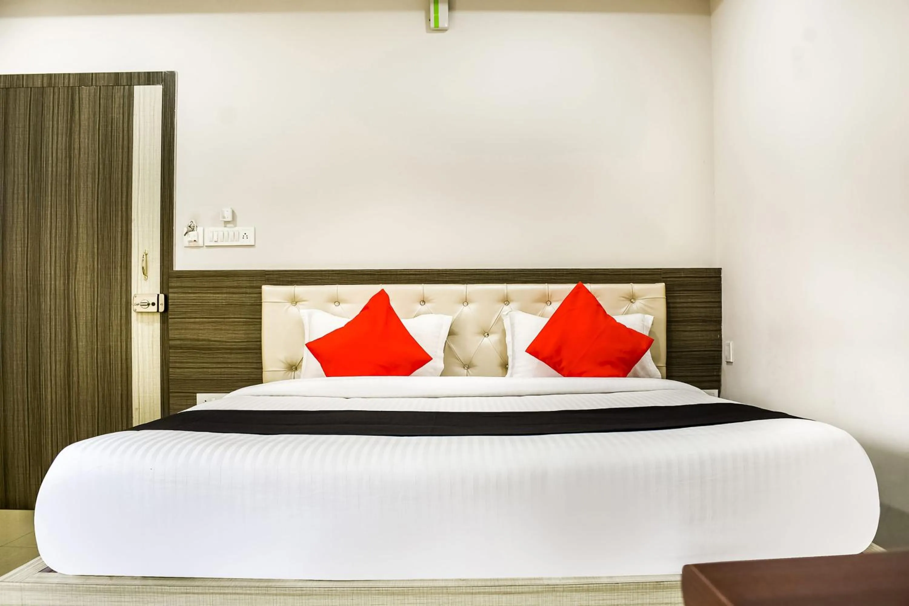 Bedroom, Bed in Capital O Jai Adisson