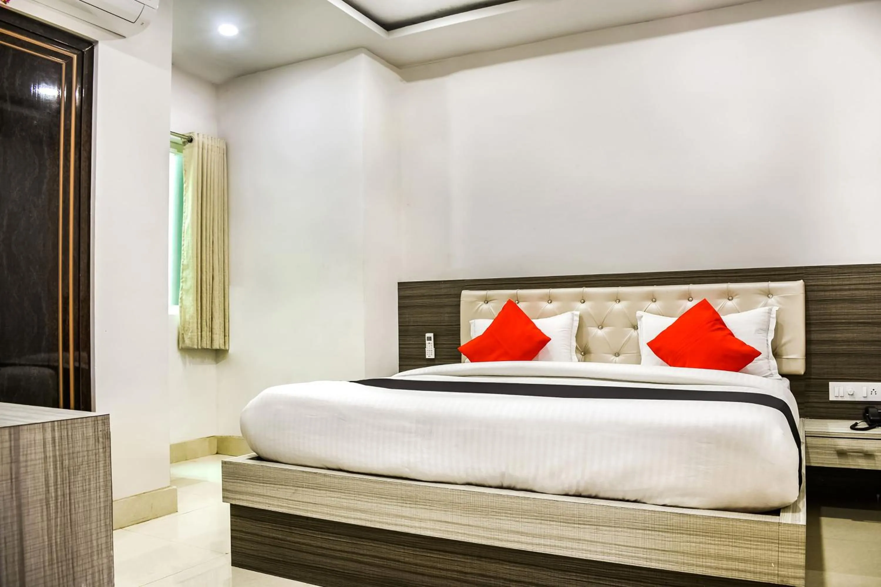 Bedroom, Bed in Capital O Jai Adisson