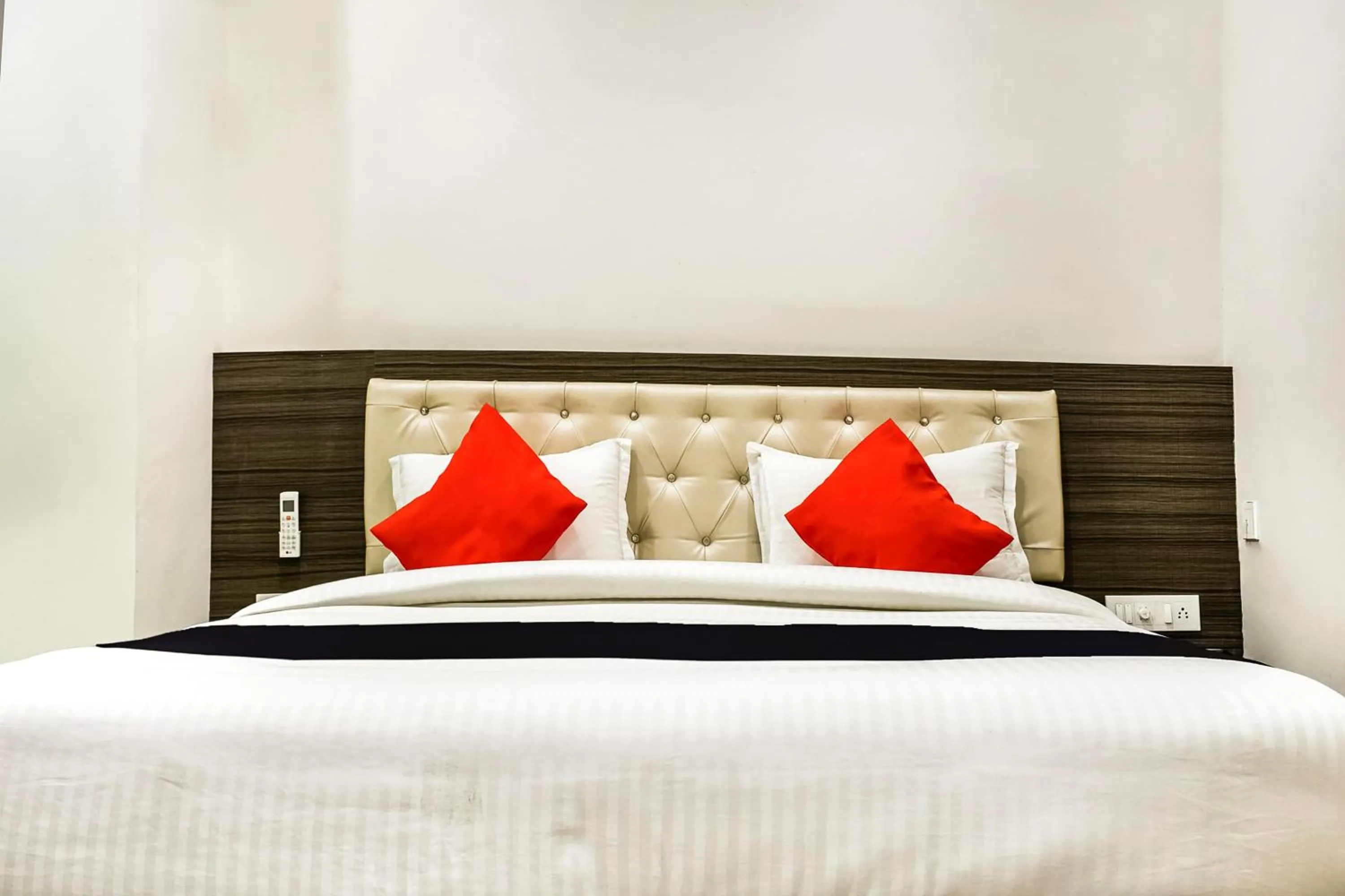 Bedroom, Bed in Capital O Jai Adisson