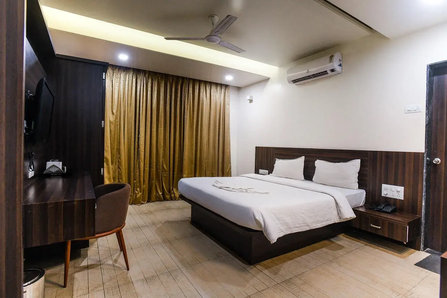 Superior Double Room in Hotel Manasi Royal Superior Double Room in Hotel Manasi Royal