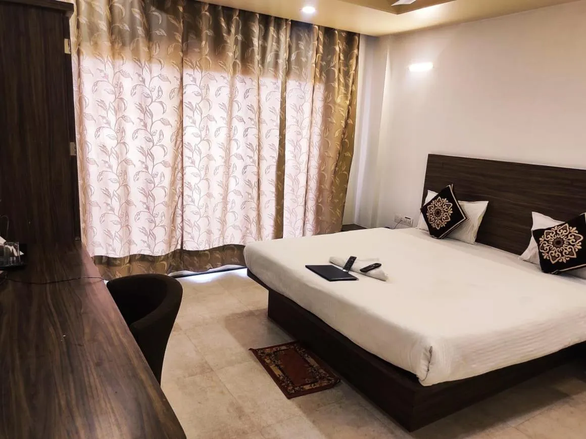 Bed in Hotel Manasi INN