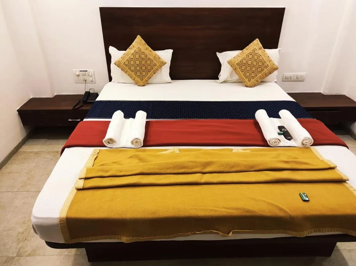 Bed in Hotel Manasi INN