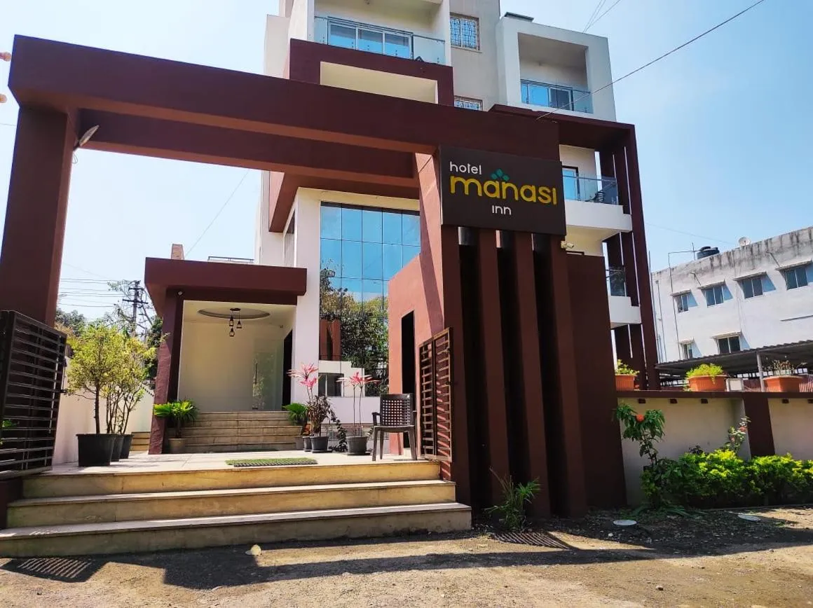 Facade/entrance in Hotel Manasi INN