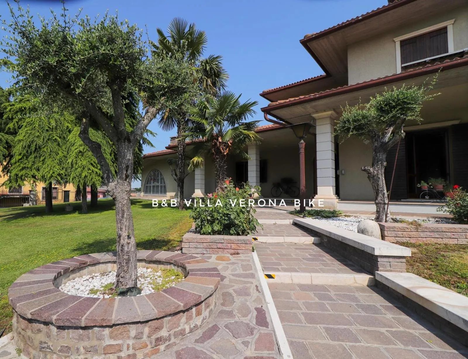 Garden in B&B Villa Verona Bike