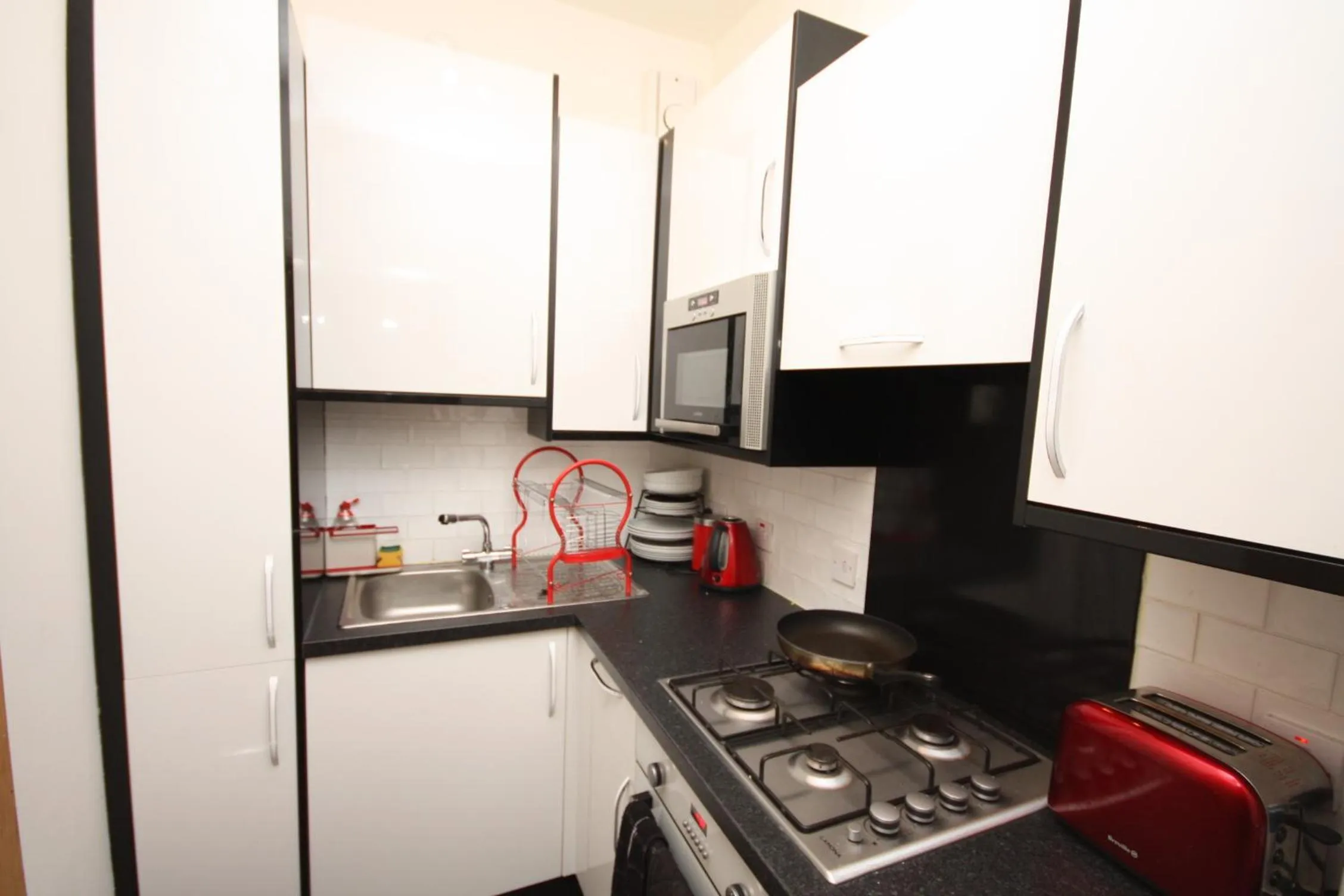 Kitchen or kitchenette in Raeburn