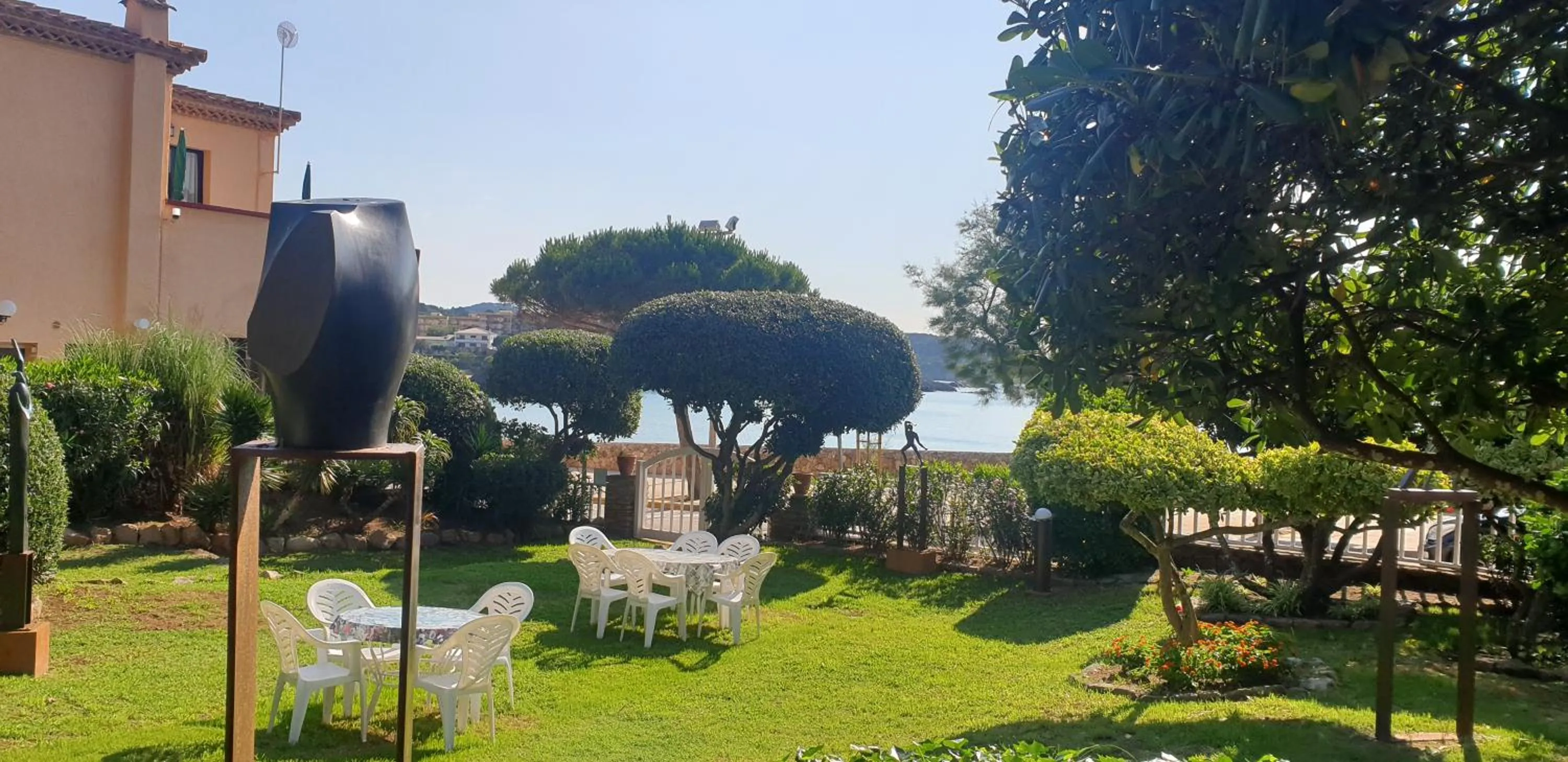 Garden in Apartamento con jardín a 11 metros de la playa. CG.