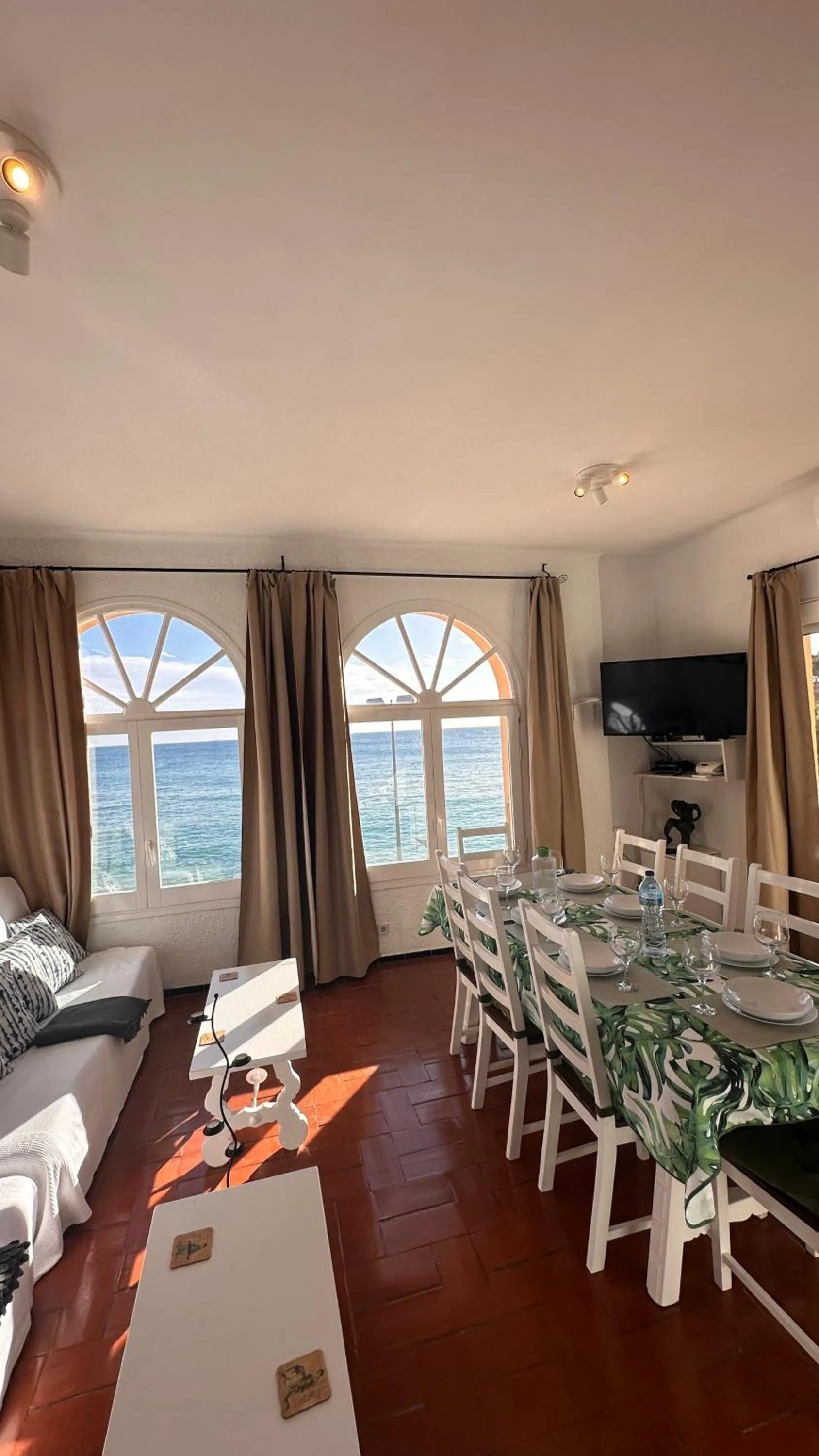 Living room in Apartamento con jardín a 11 metros de la playa. CG.