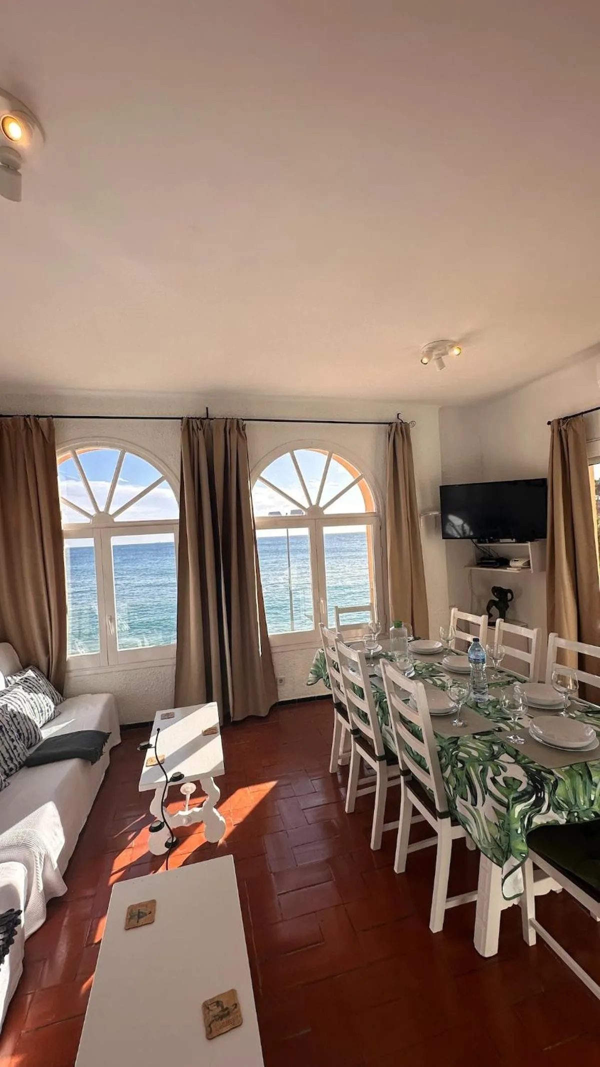 Living room in Apartamento con jardín a 11 metros de la playa. CG.