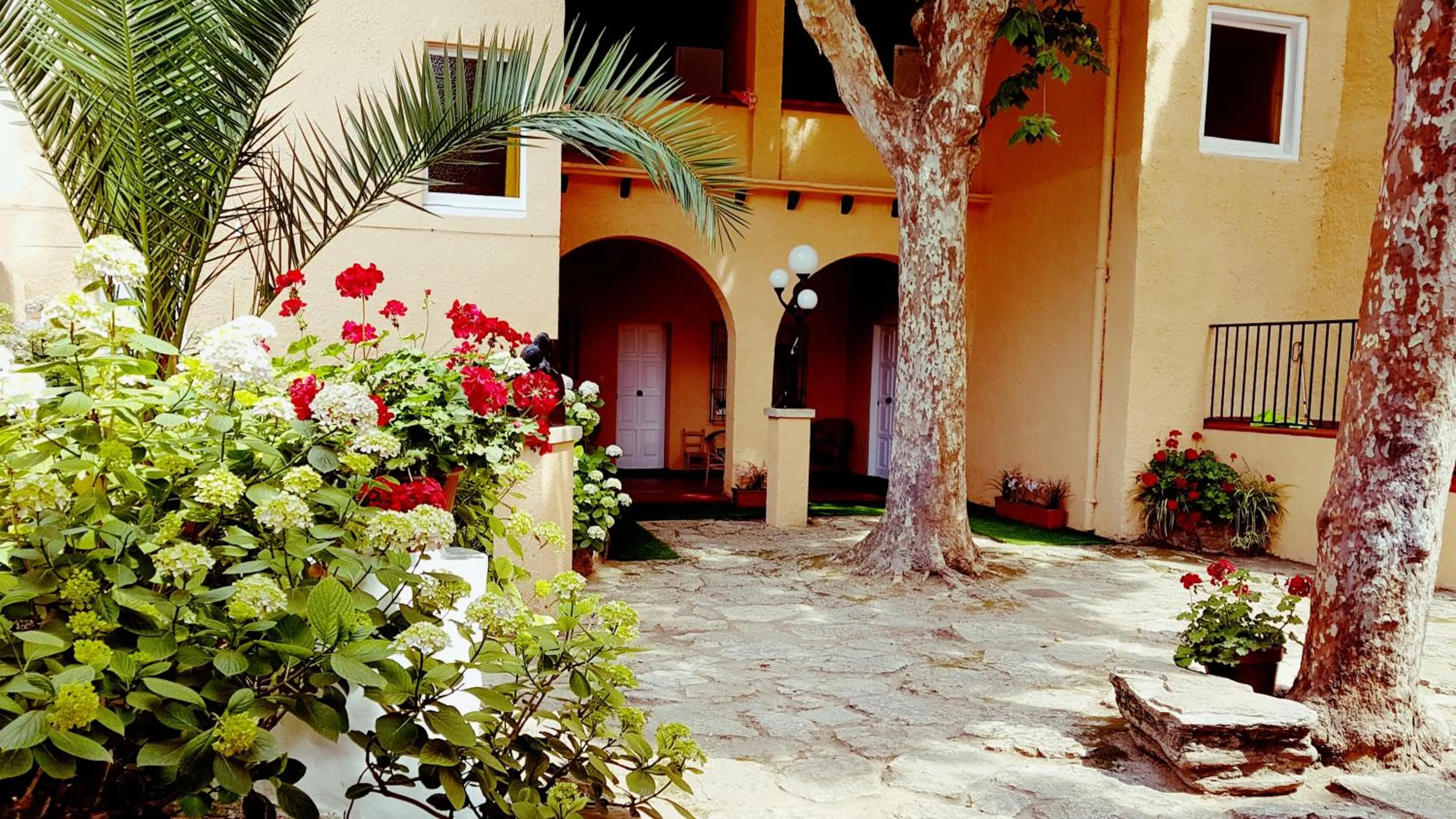 Patio in Apartamento con jardín a 11 metros de la playa. CG.