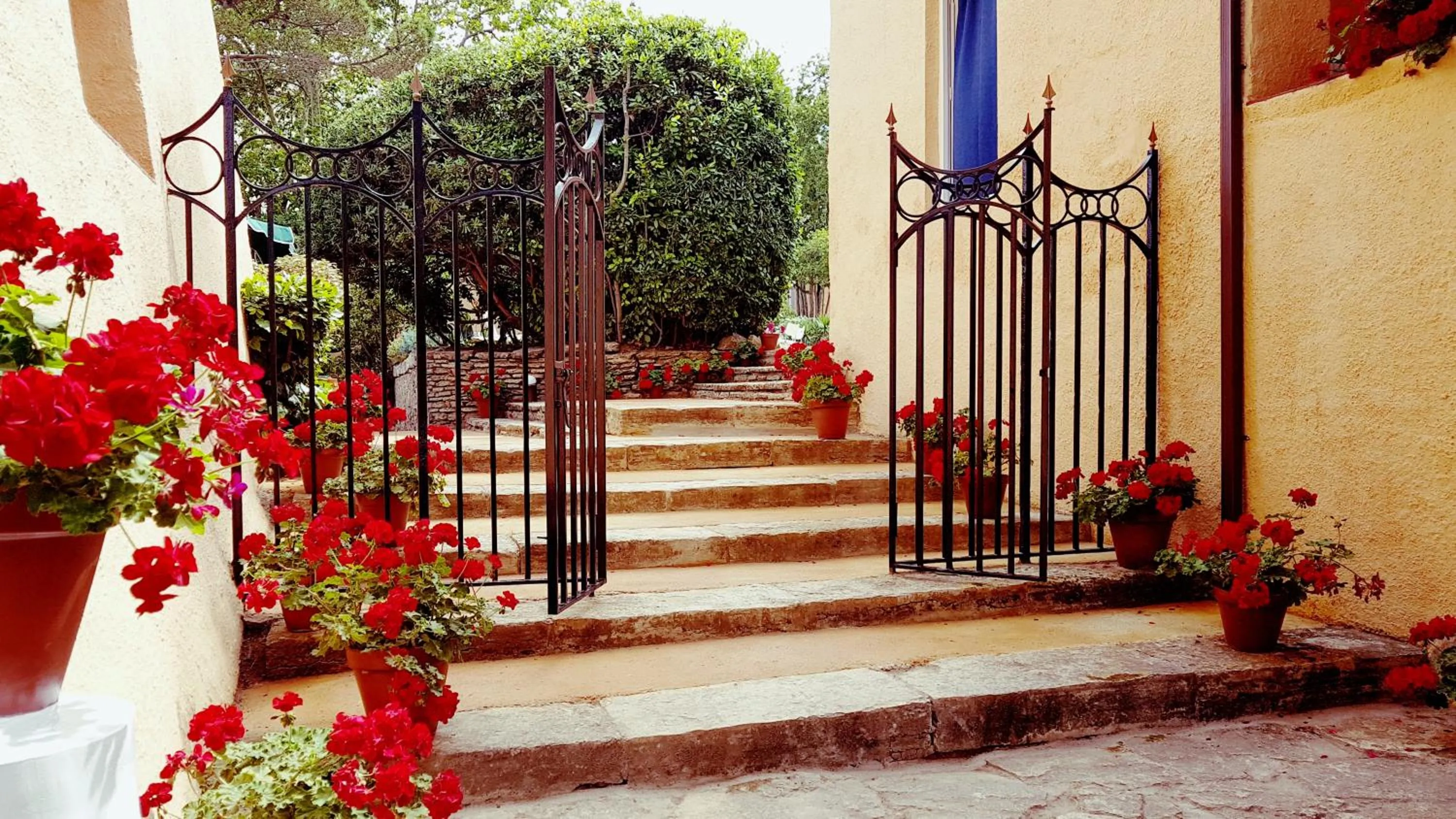 Garden in Apartamento con jardín a 11 metros de la playa. CG.