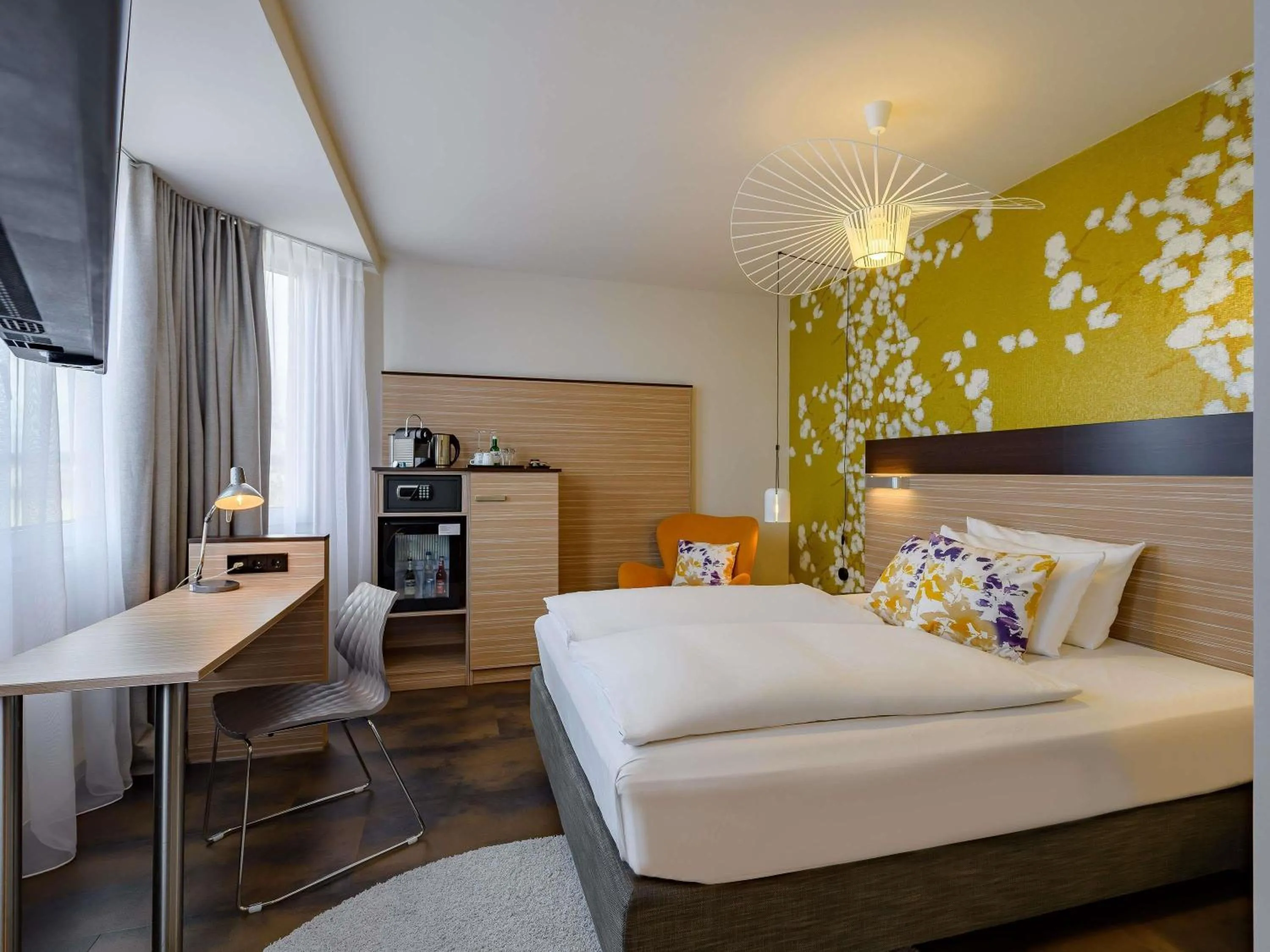 Bedroom, Bed in Mercure Hotel Stuttgart Gerlingen