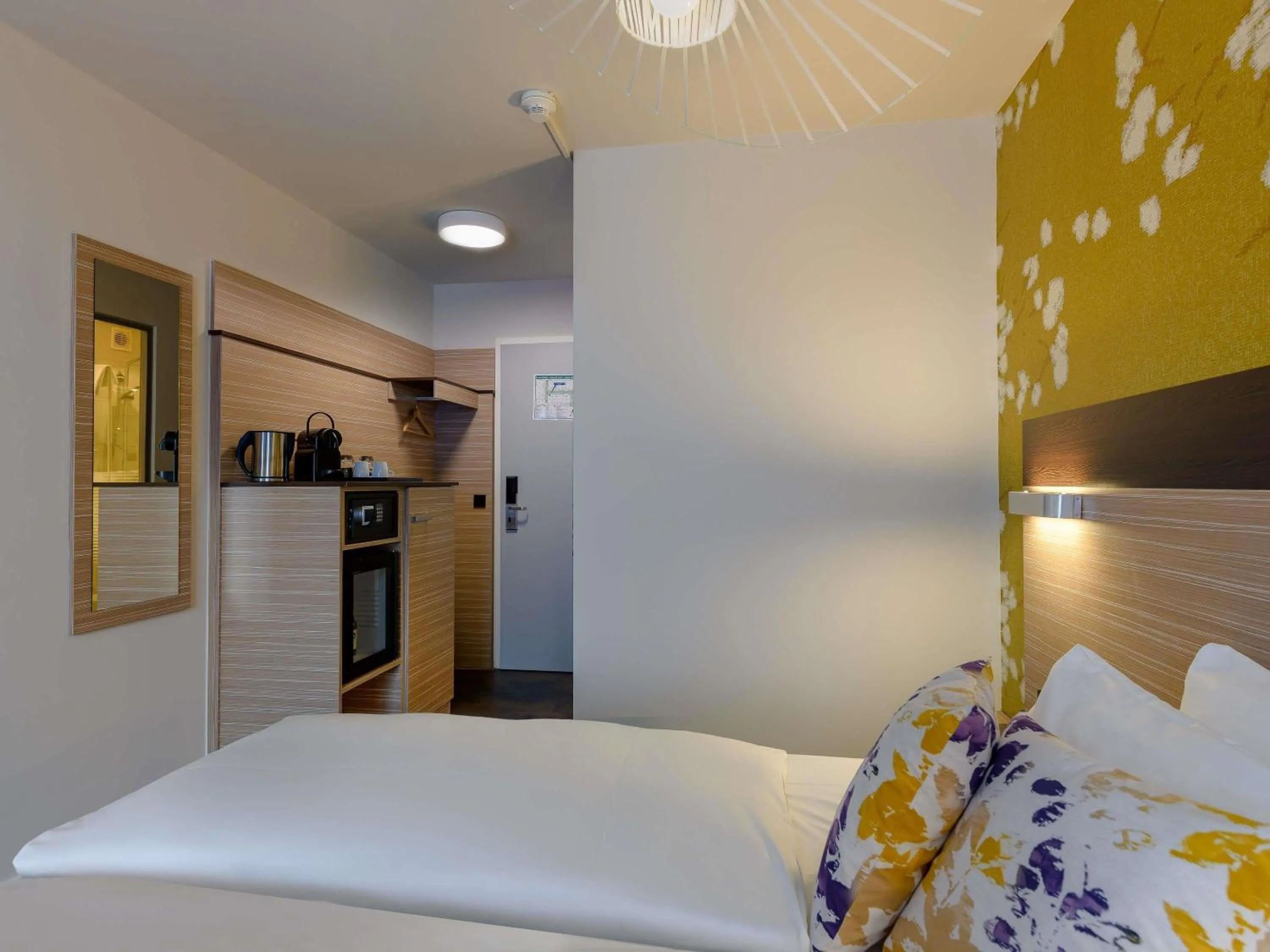 Bedroom, Bed in Mercure Hotel Stuttgart Gerlingen