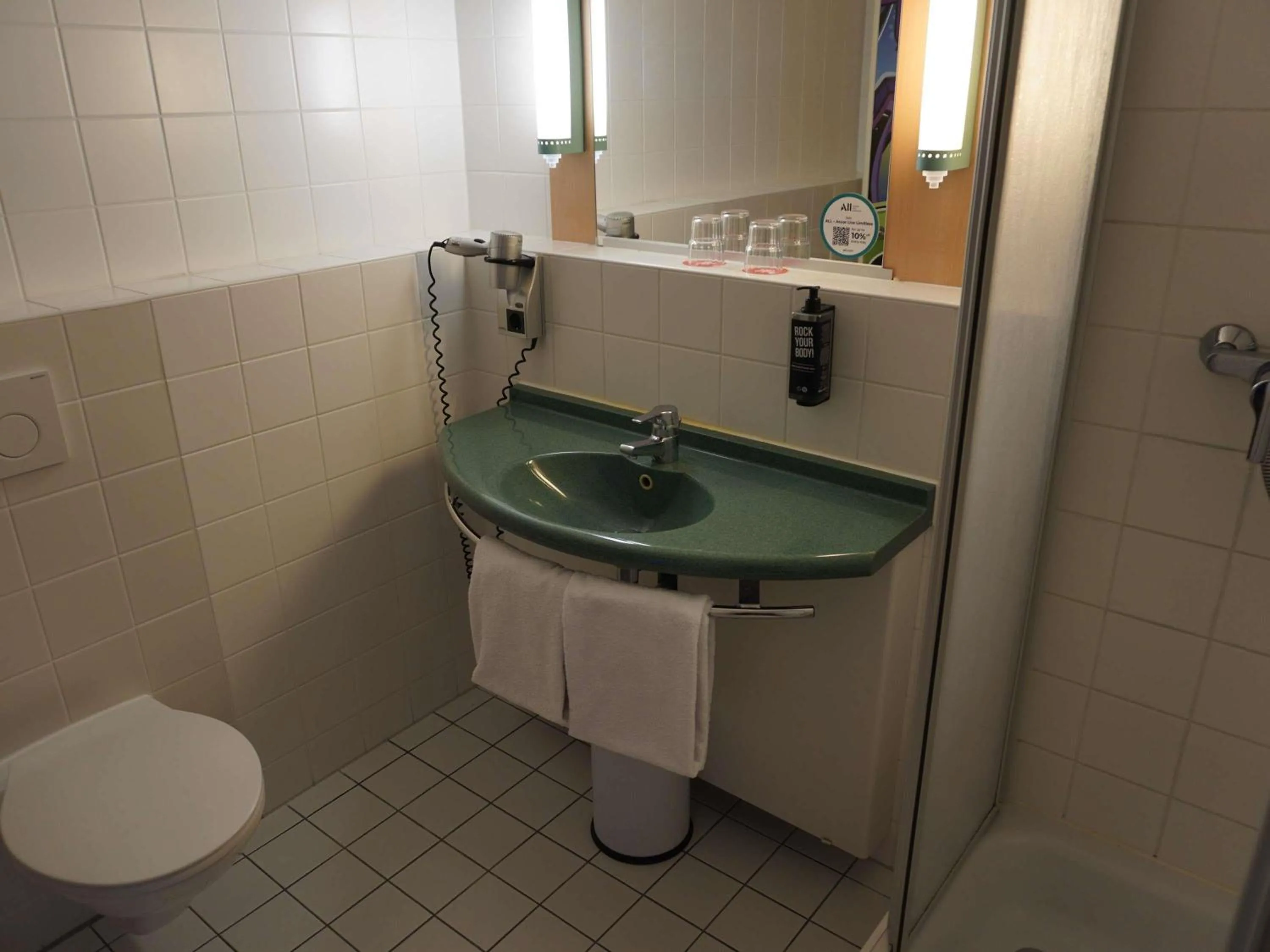 Bedroom in ibis Berlin Messe