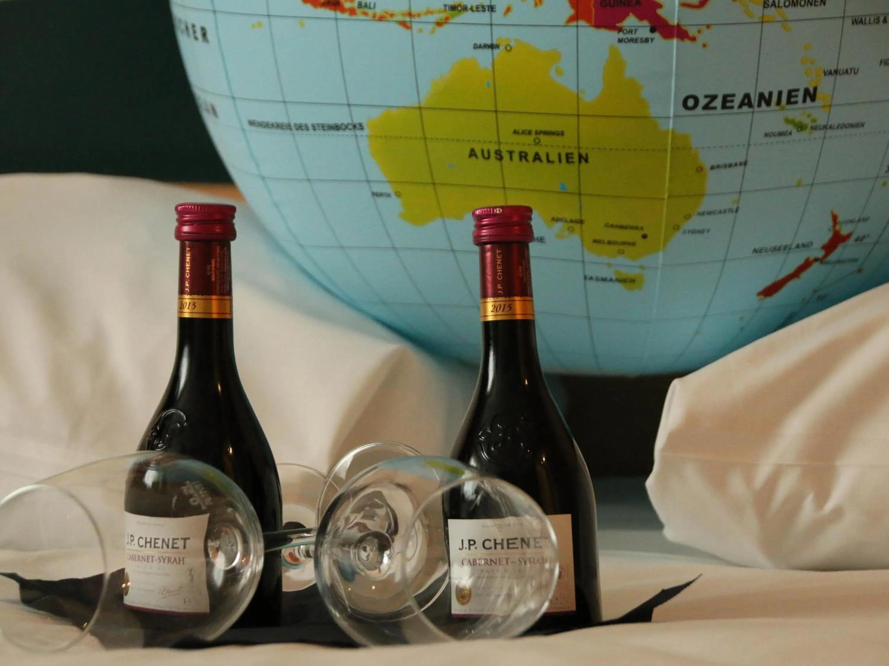 Bedroom in ibis Berlin Messe