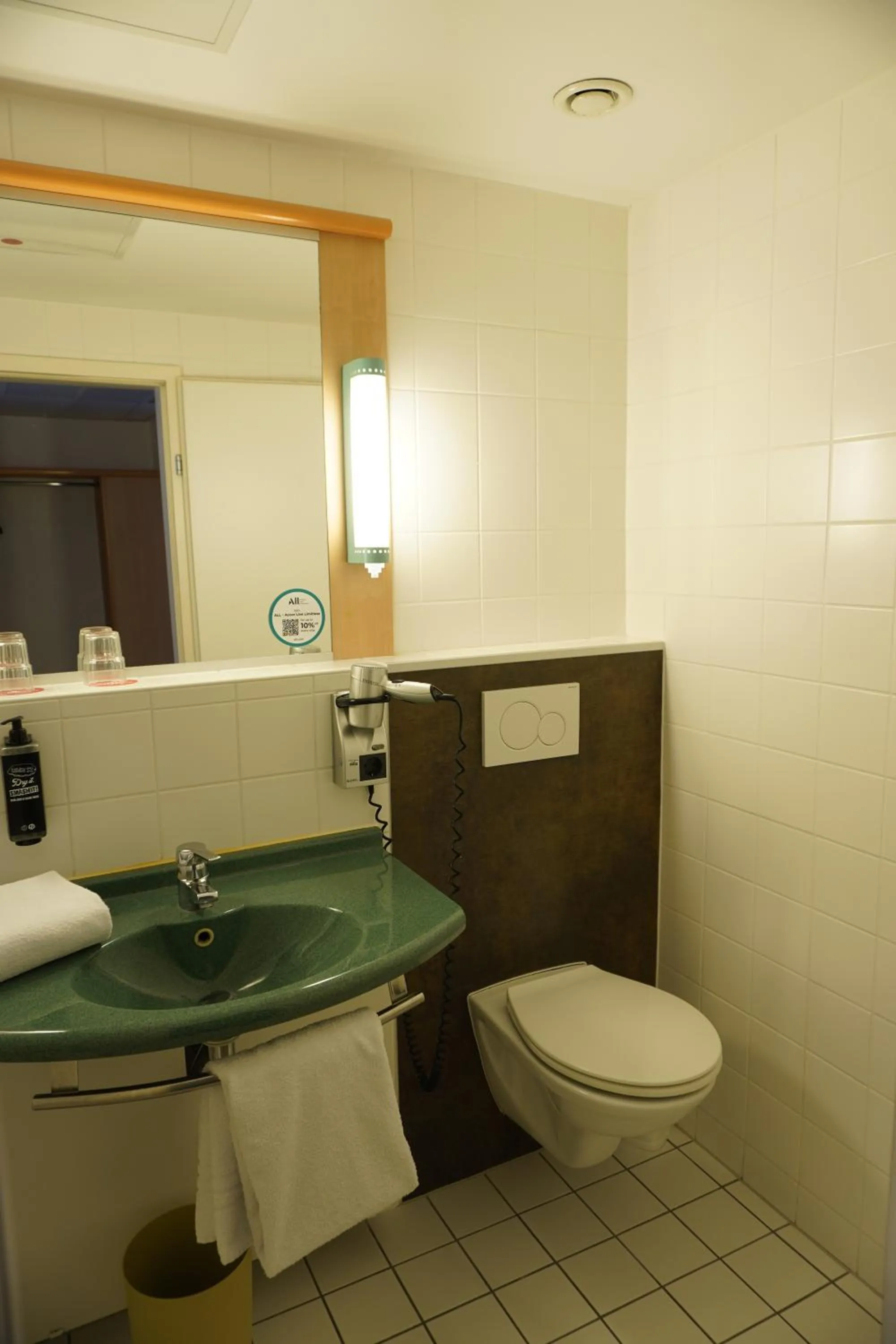 Bathroom in ibis Berlin Messe