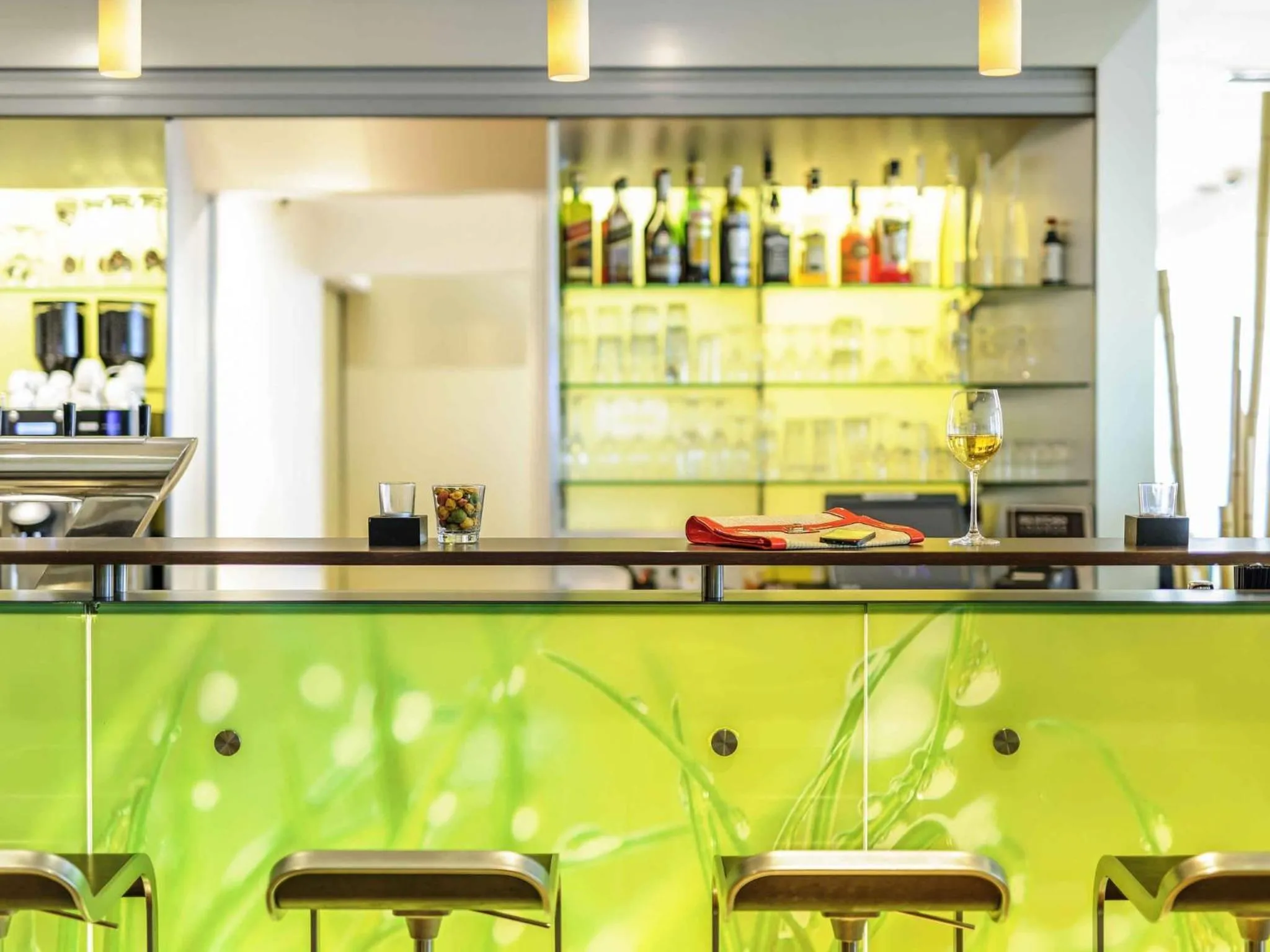 Lounge or bar in ibis Berlin Messe